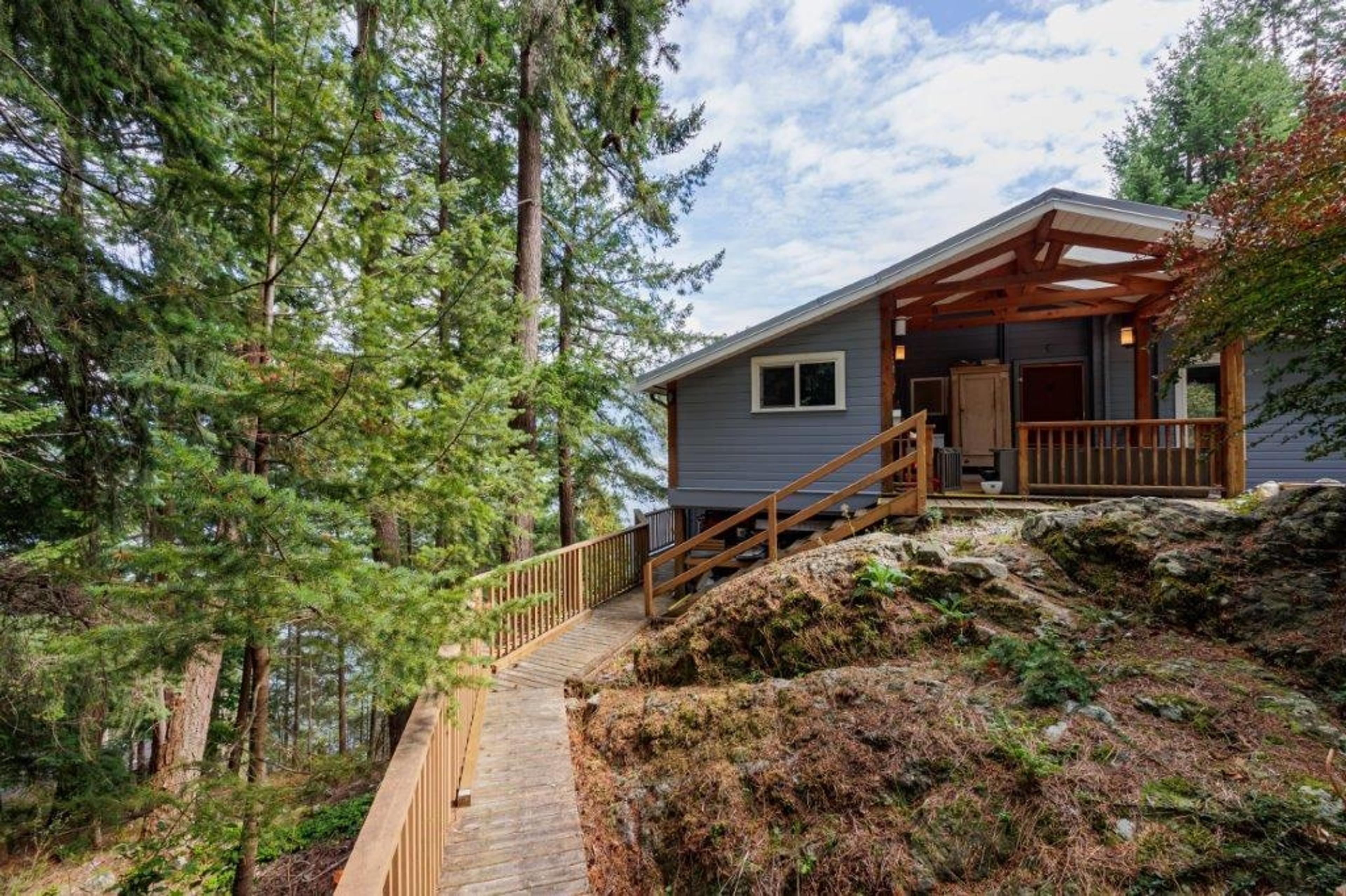 653 Cliff Road, Bowen Island - Exteriors - Photo 6