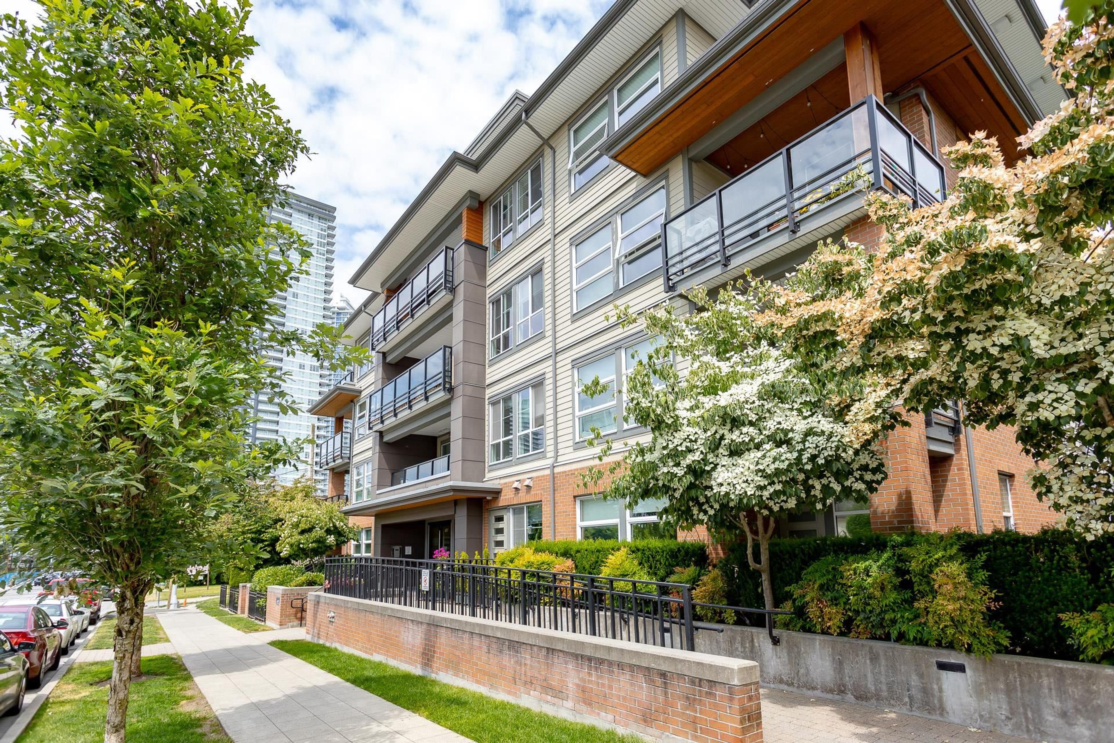 607 Cottonwood Avenue, Coquitlam - Exteriors - Photo 2