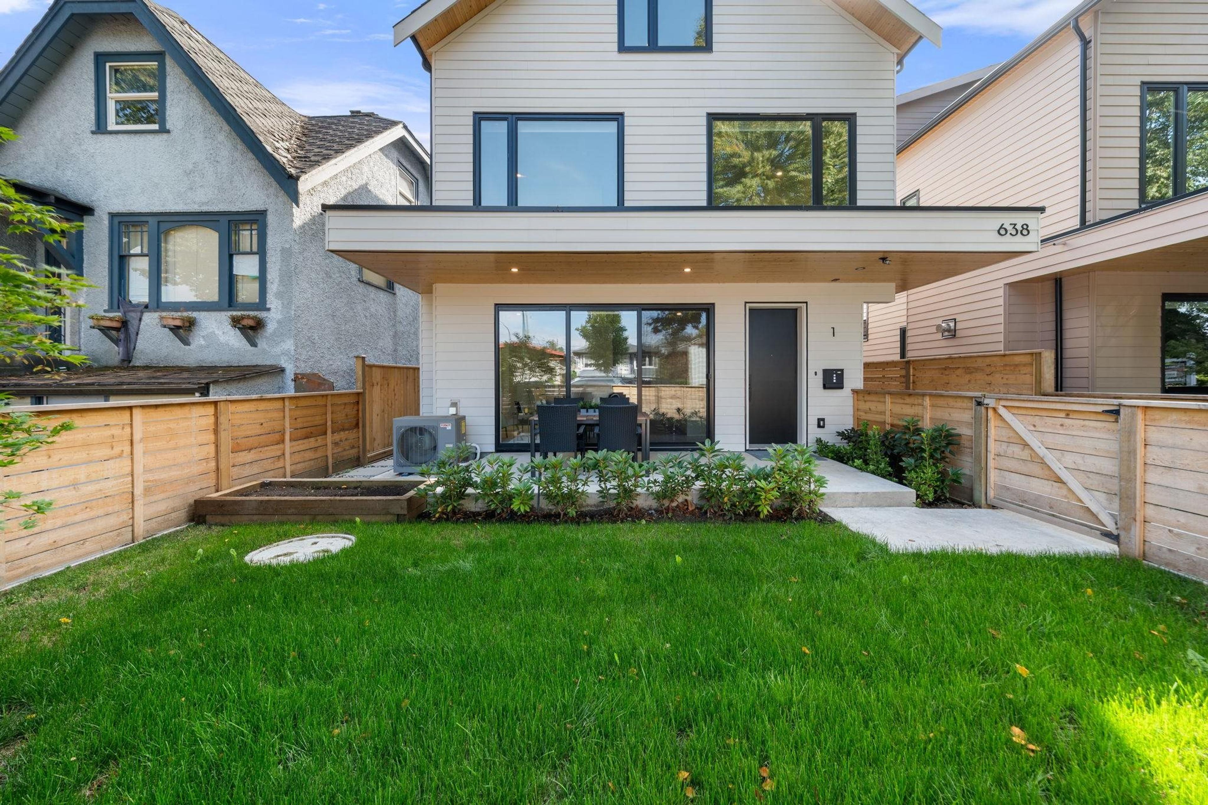 638 E 46th Avenue, Vancouver - Exteriors - Photo 1