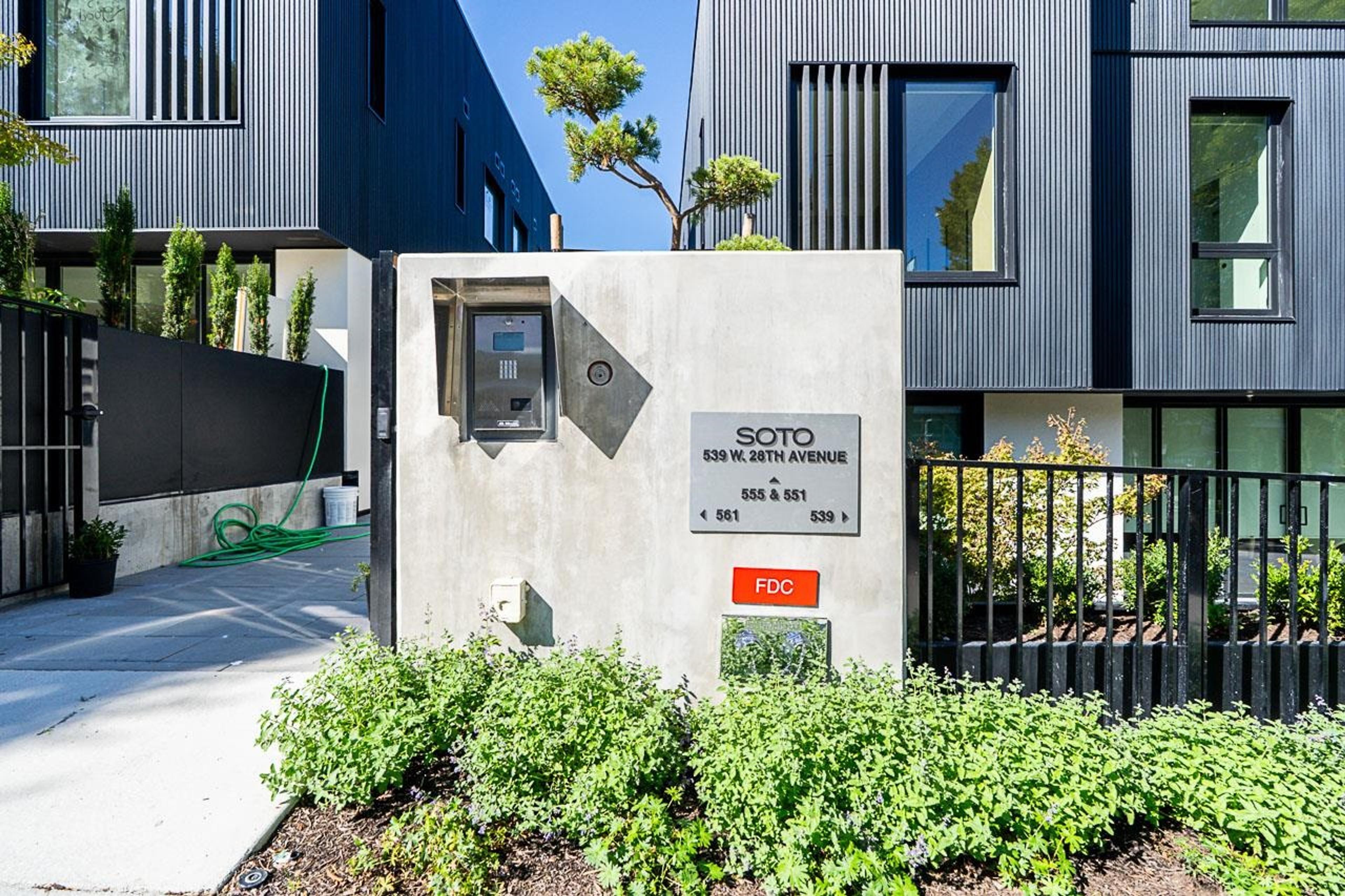 551 W 28th Avenue, Vancouver - Exteriors - Photo 1