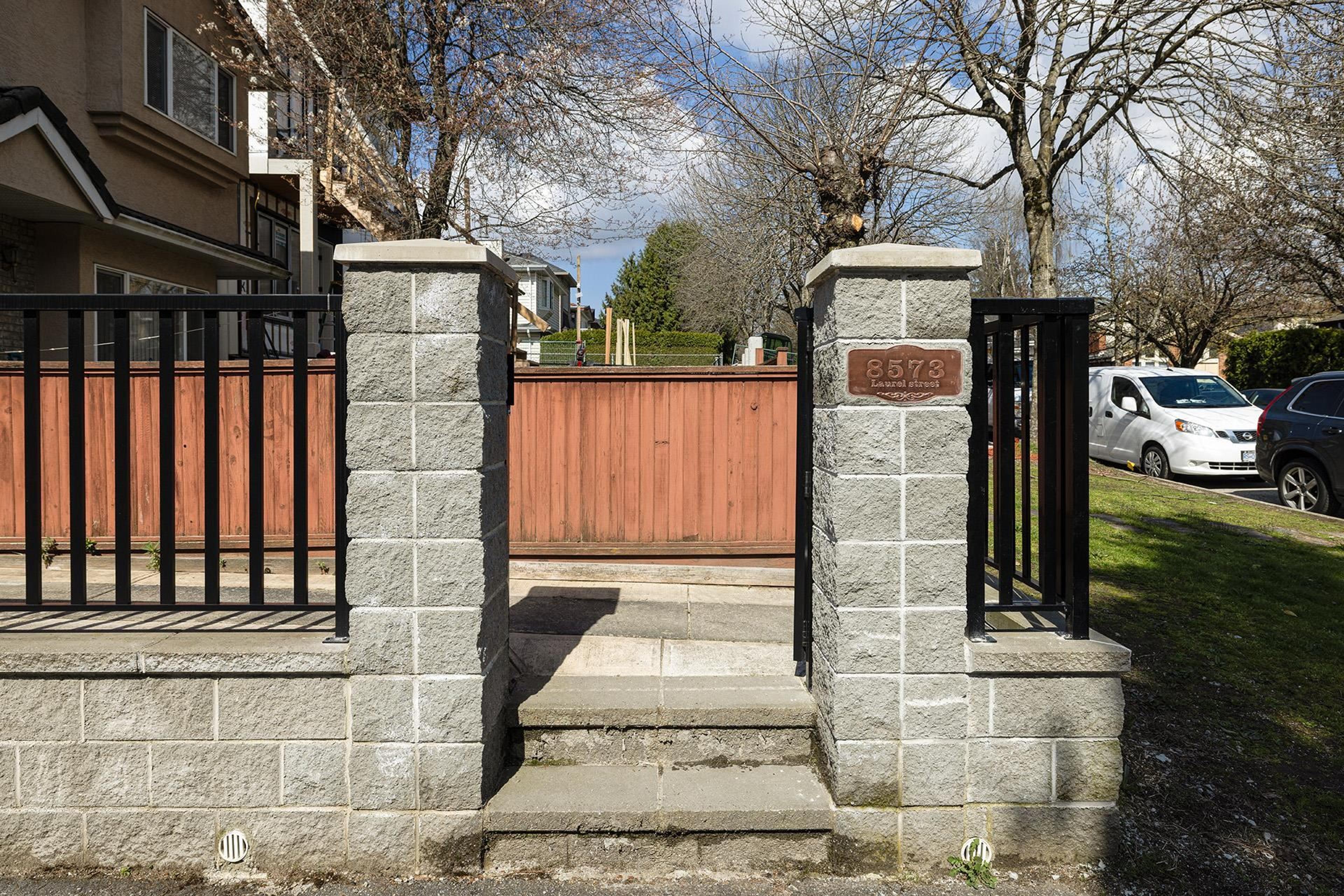 8573 Laurel Street, Vancouver - Exteriors - Photo 3