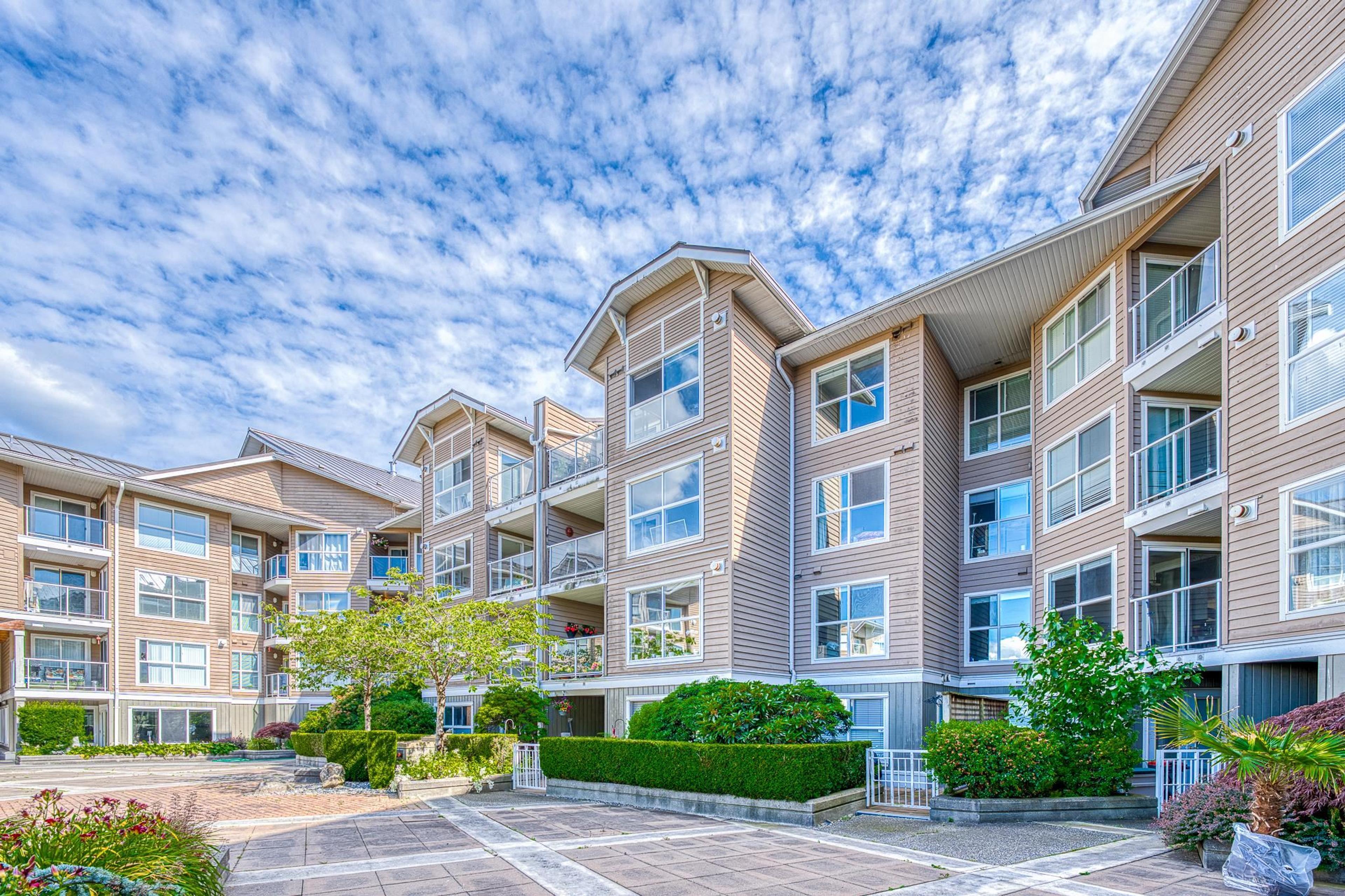 5880 Dover Crescent, Richmond - Exteriors - Full Complex View - Photo 1