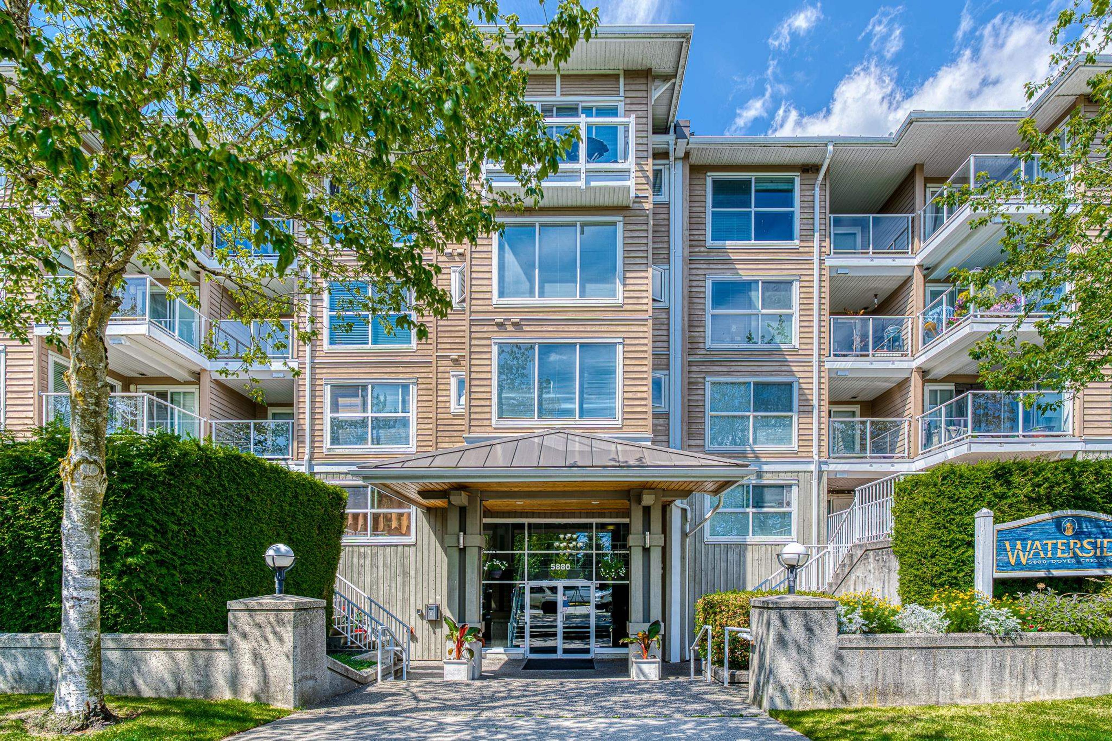 5880 Dover Crescent, Richmond - Exteriors - Photo 2