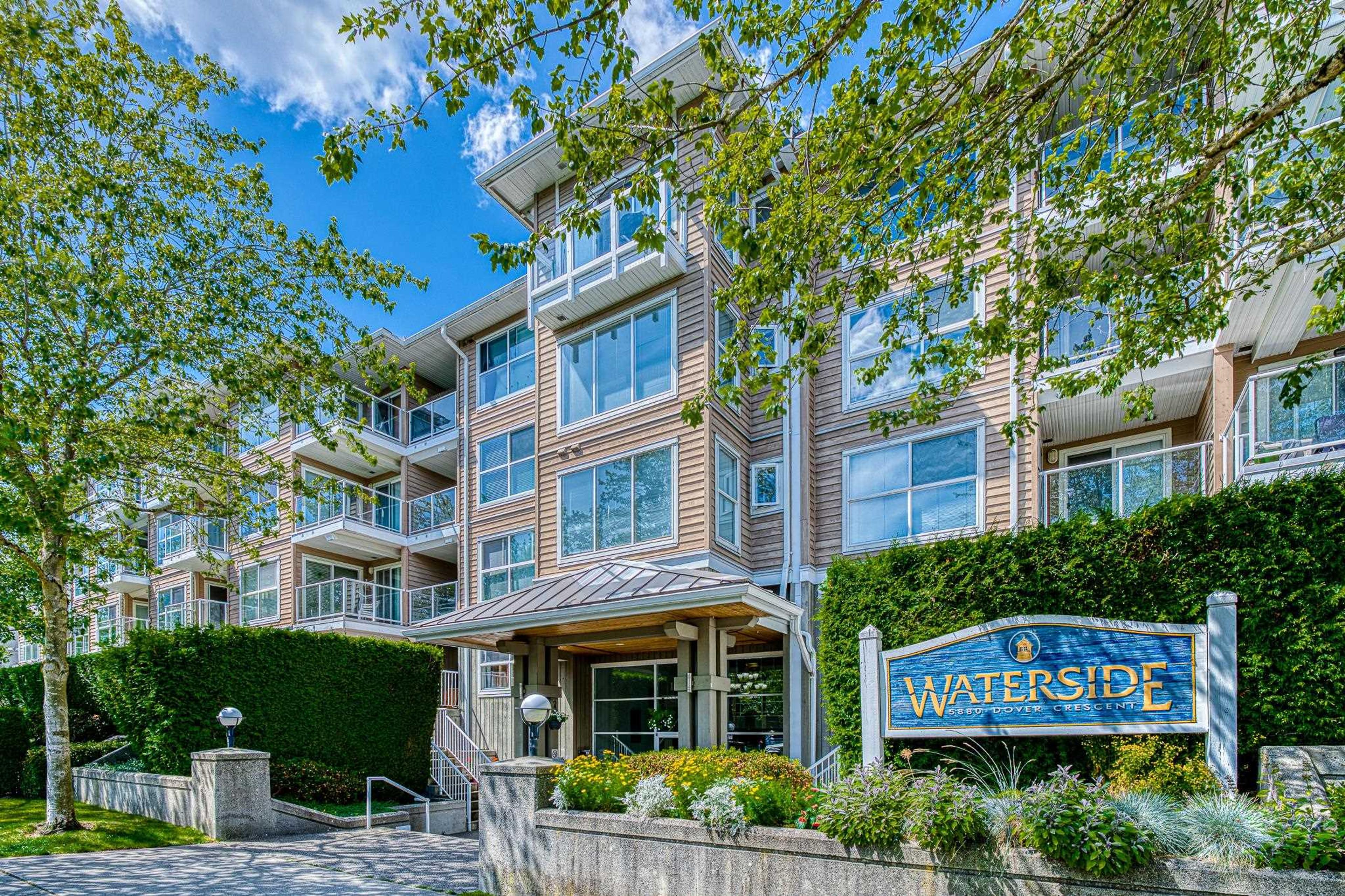 5880 Dover Crescent, Richmond - Exteriors - Photo 3