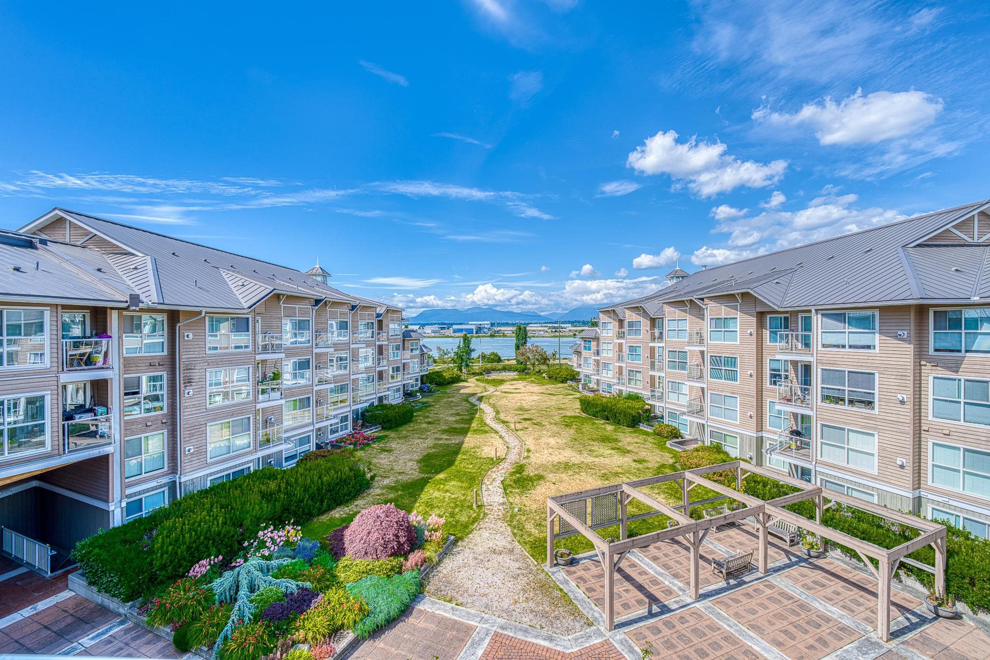 5880 Dover Crescent, Richmond - Exteriors - Full Complex View - Photo 4