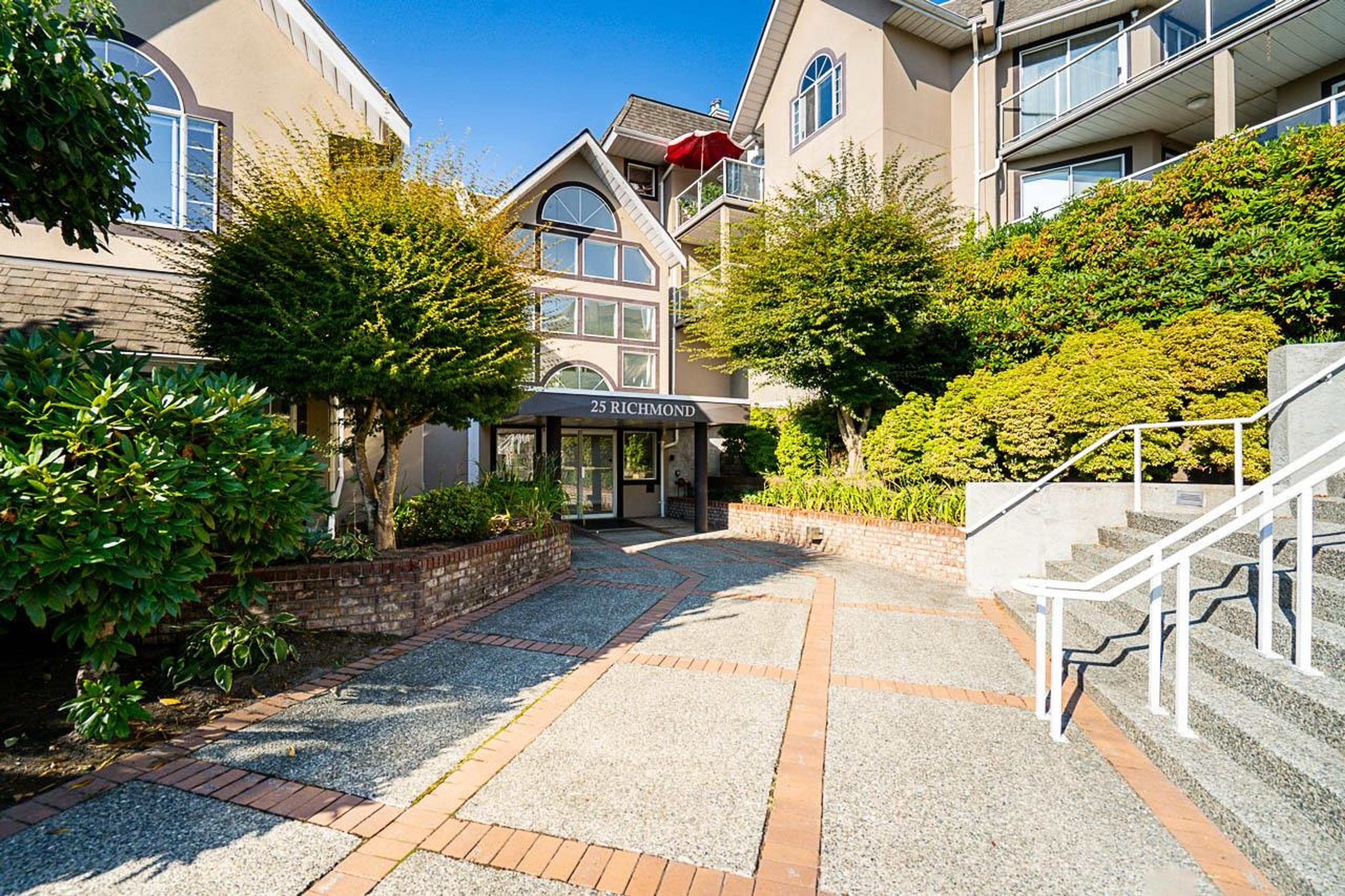 25 Richmond Street, New Westminster - Exteriors - Full Complex View - Photo 1