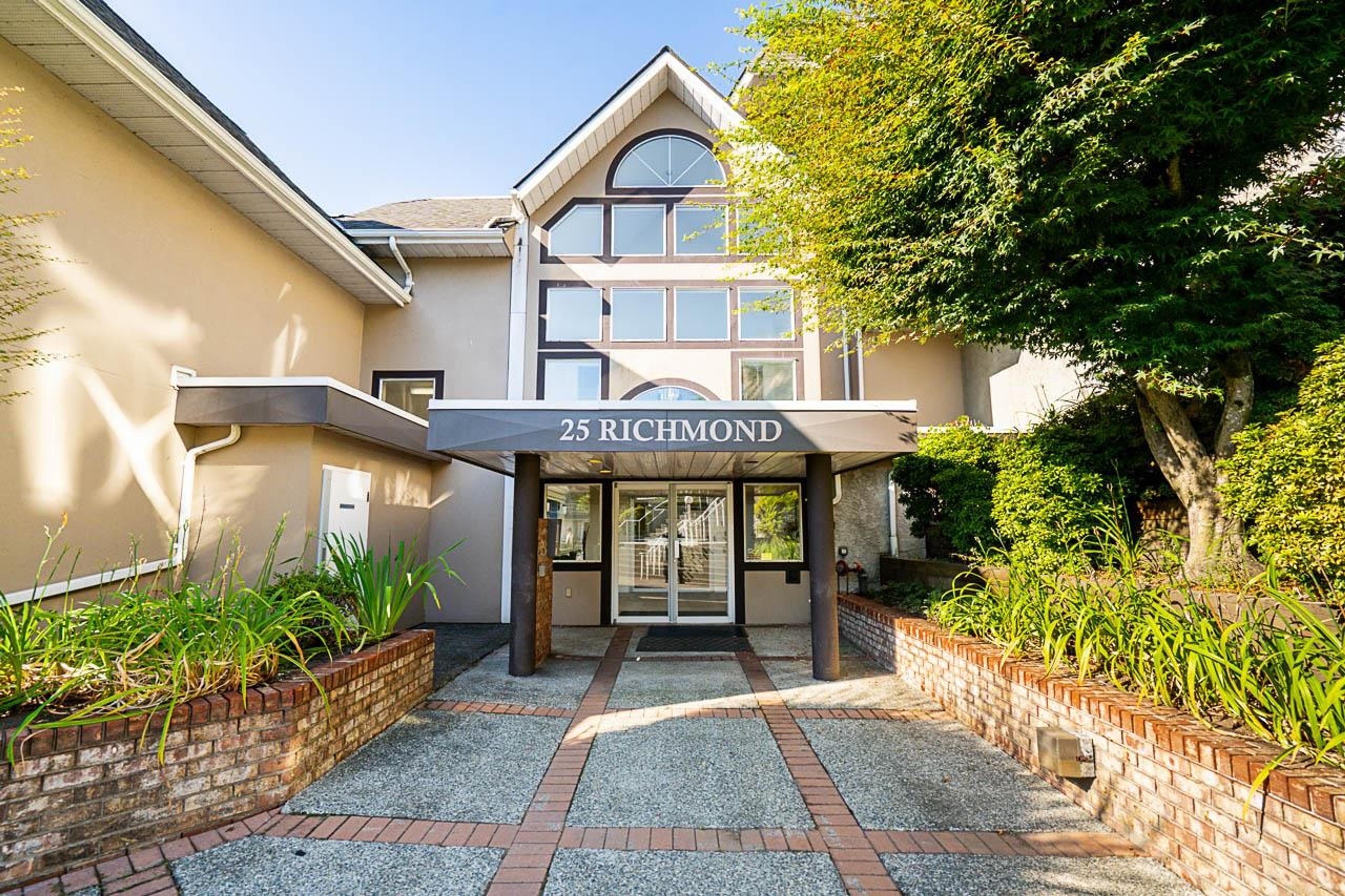 25 Richmond Street, New Westminster - Exteriors - Photo 3