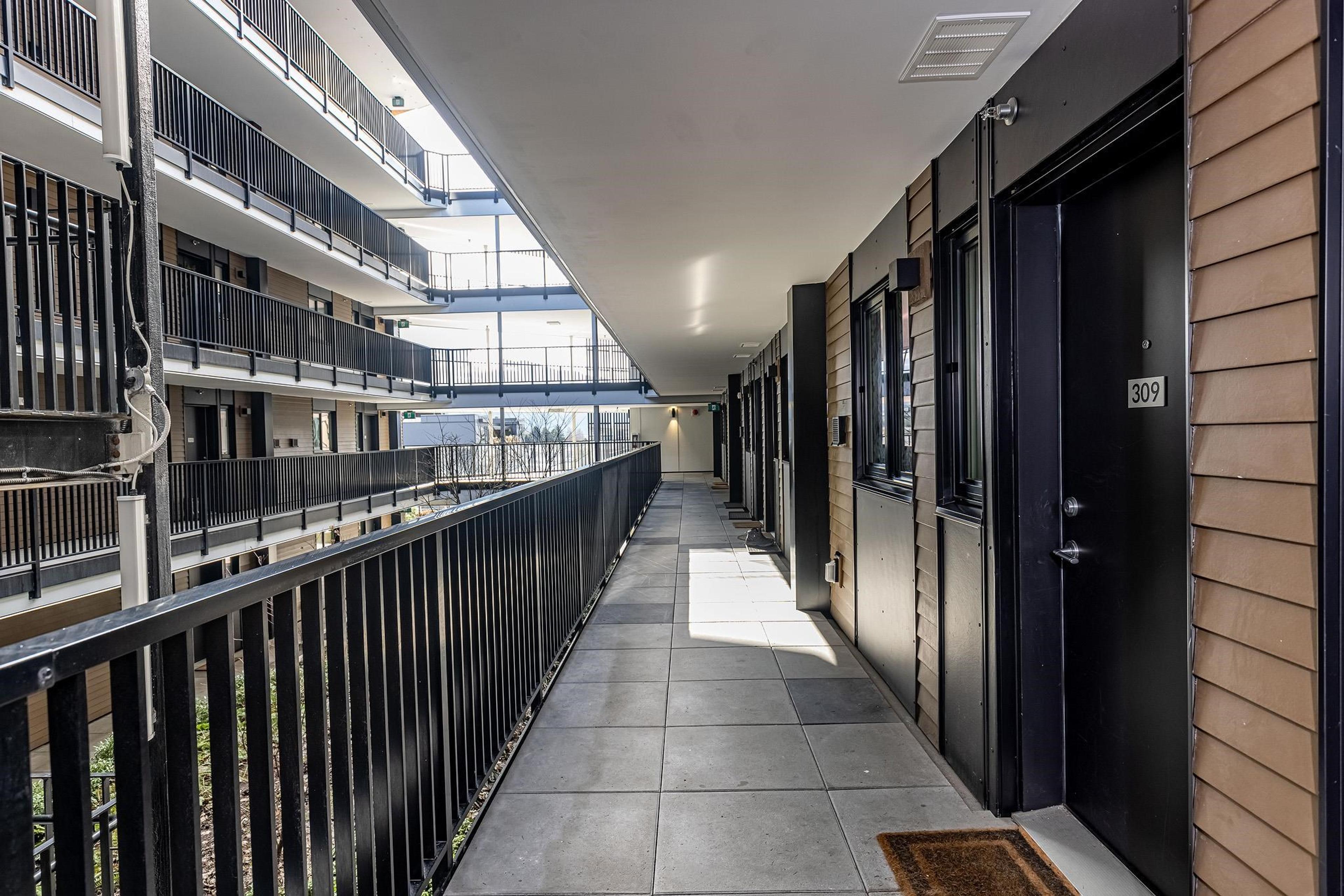 1365 Pemberton Avenue, Squamish - Exteriors - Photo 2