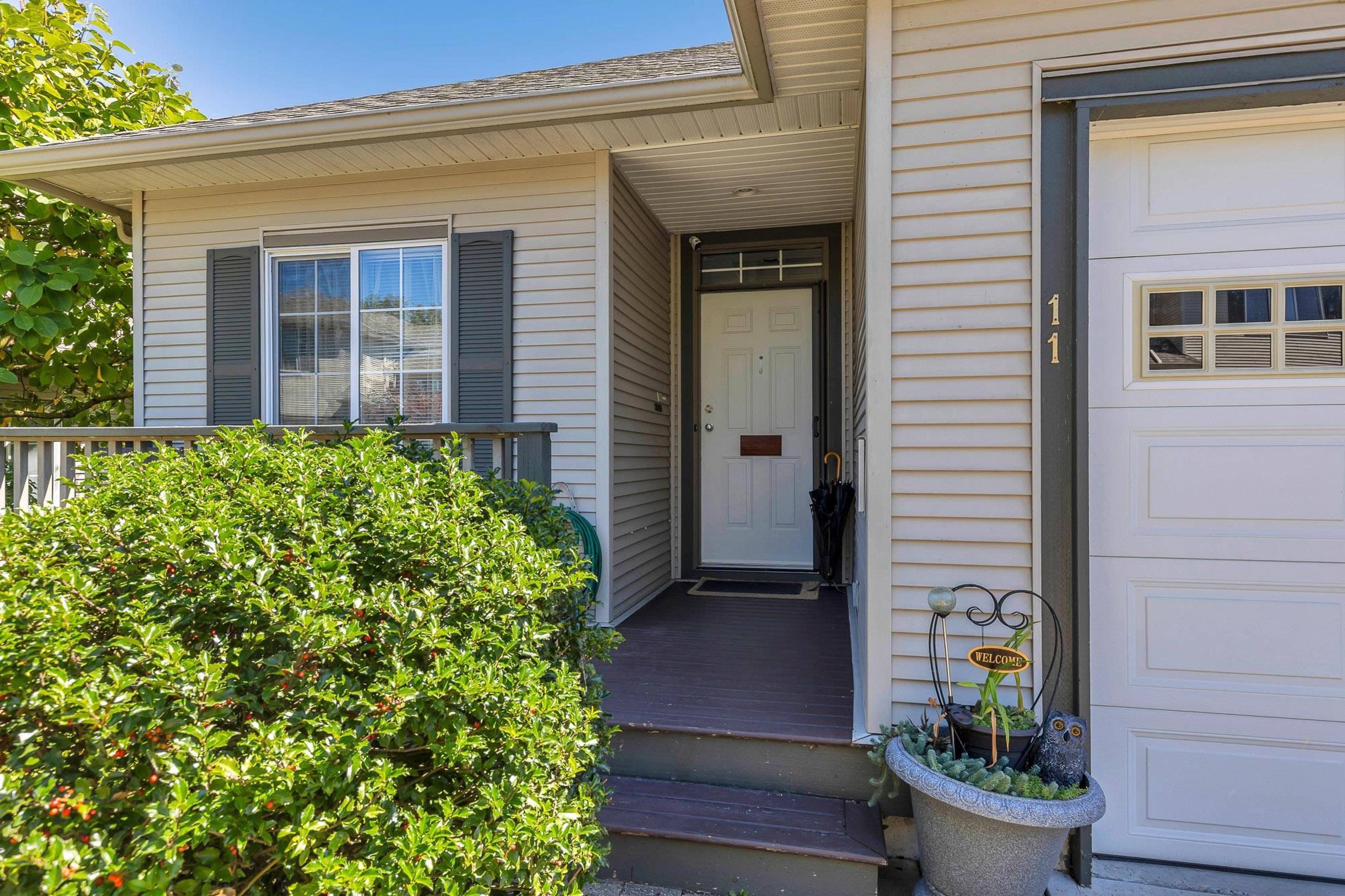 2088 Winfield Drive, Abbotsford - Exteriors - Photo 2