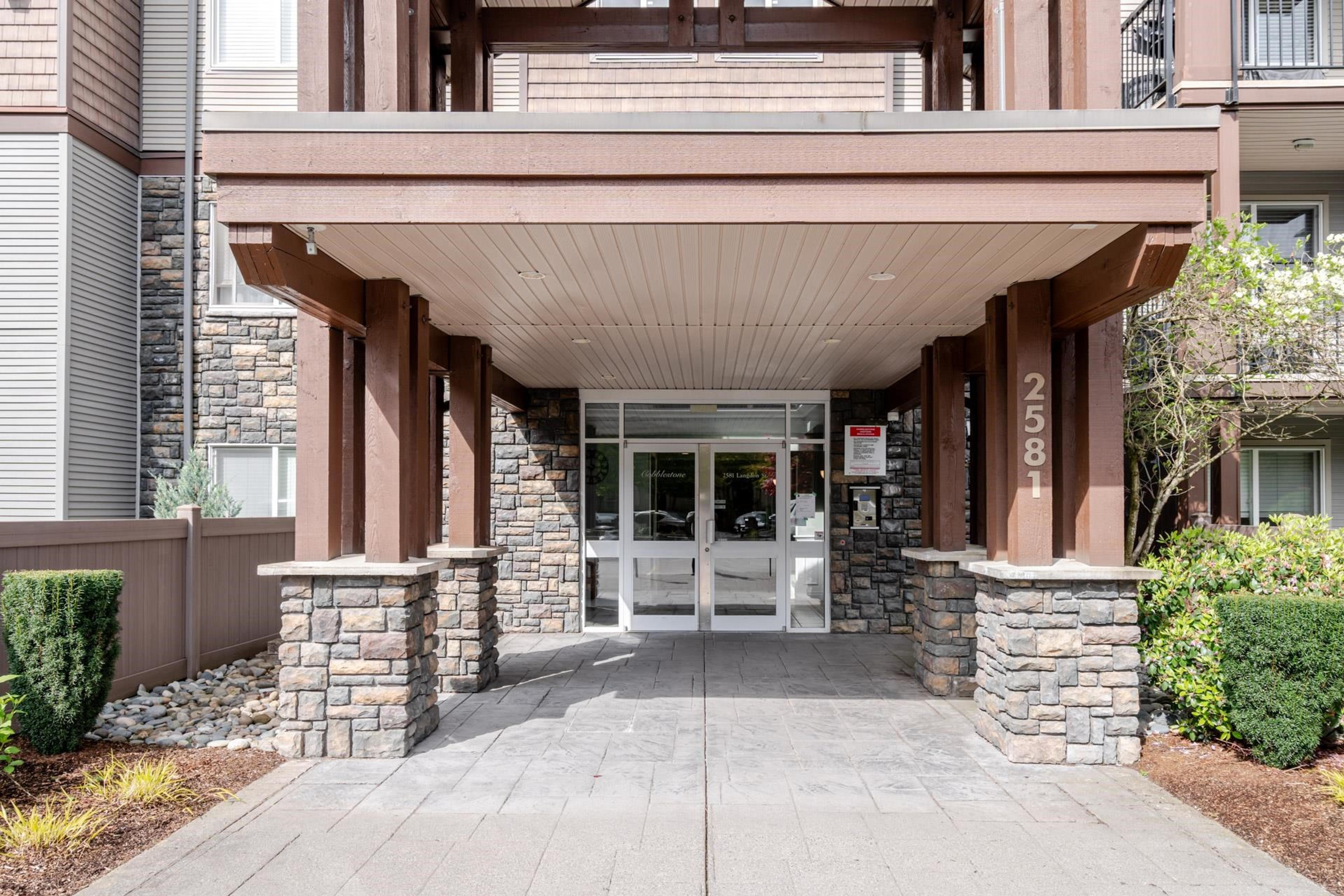 2581 Langdon Street, Abbotsford - Exteriors - Photo 2