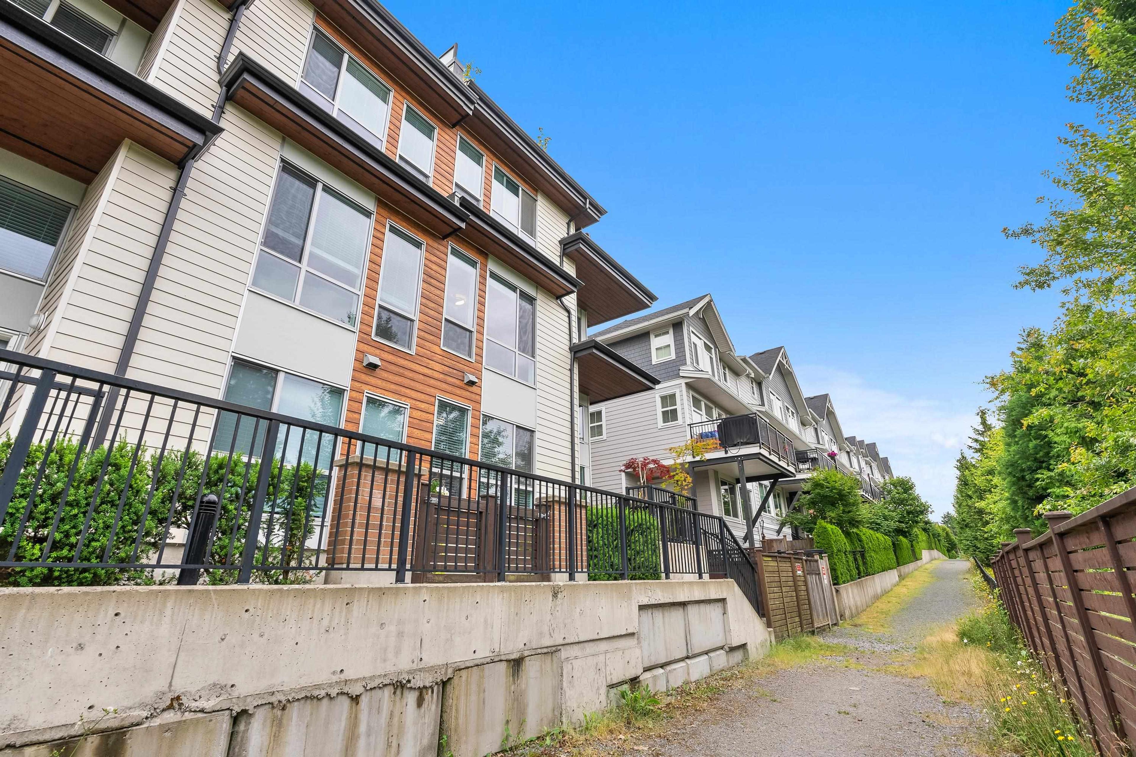 15775 Mountain View Drive, Surrey - Exteriors - Full Complex View - Photo 3