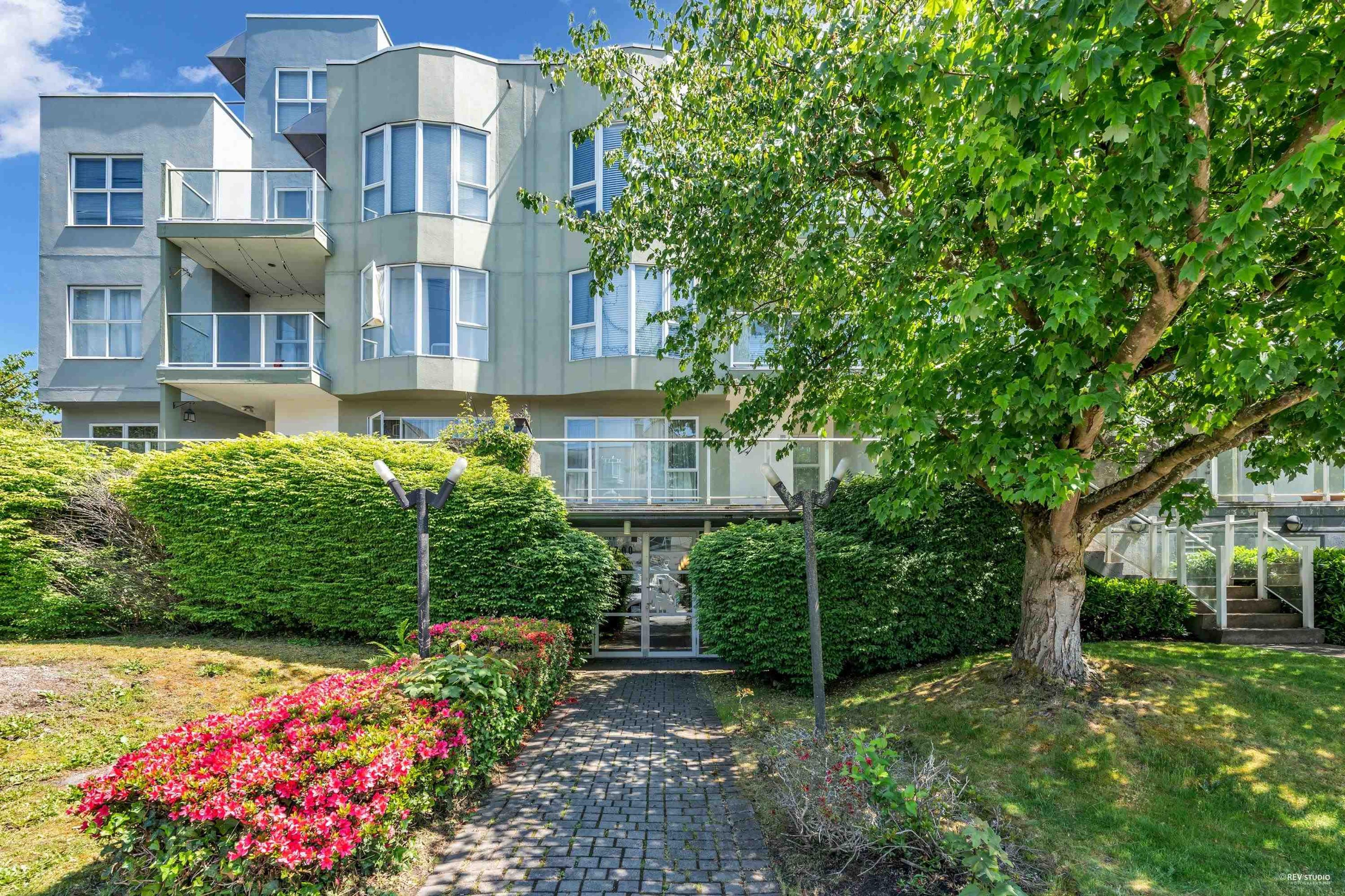 7800 St. Albans Road, Richmond - Exteriors - Photo 2