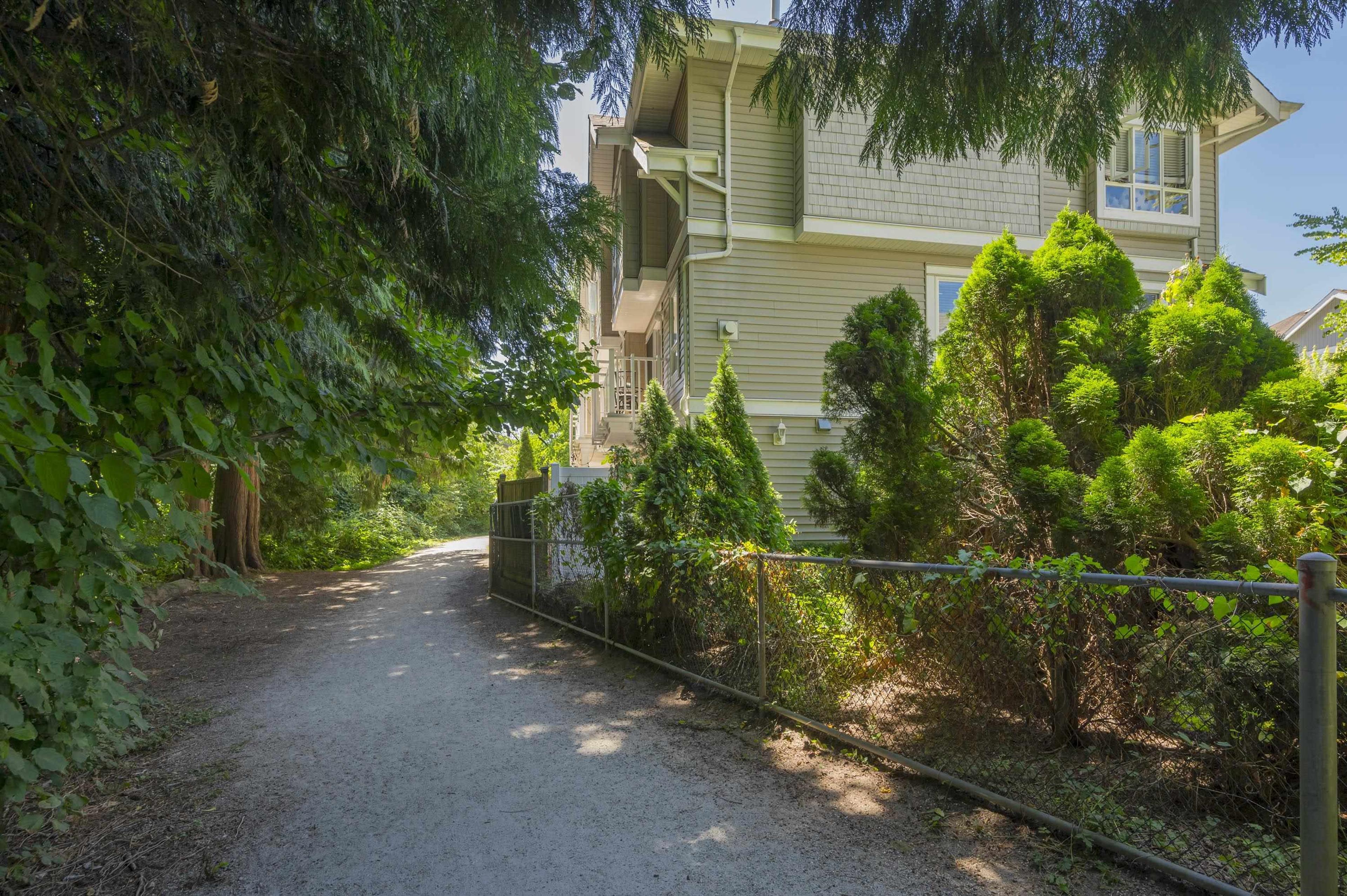 8968 208 Street, Langley - Exteriors - Photo 4