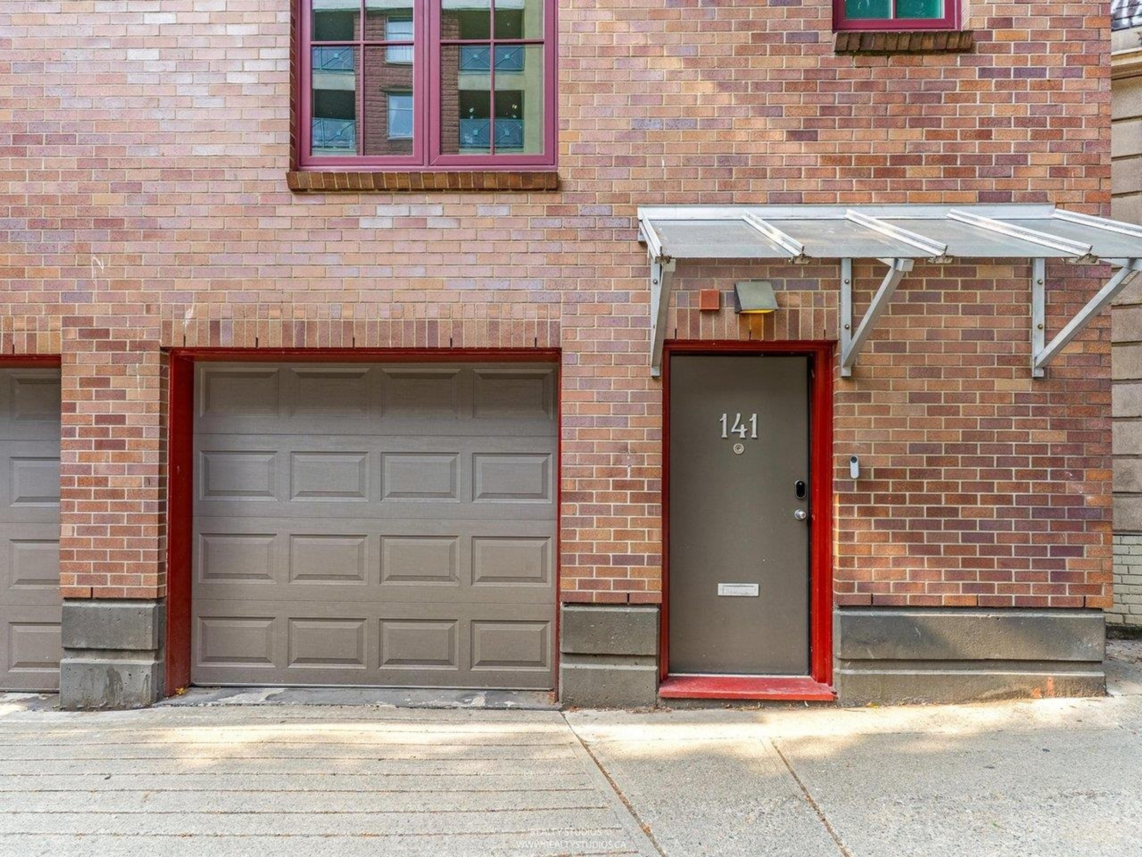 135 Alexander Street, Vancouver - Exteriors - Photo 1