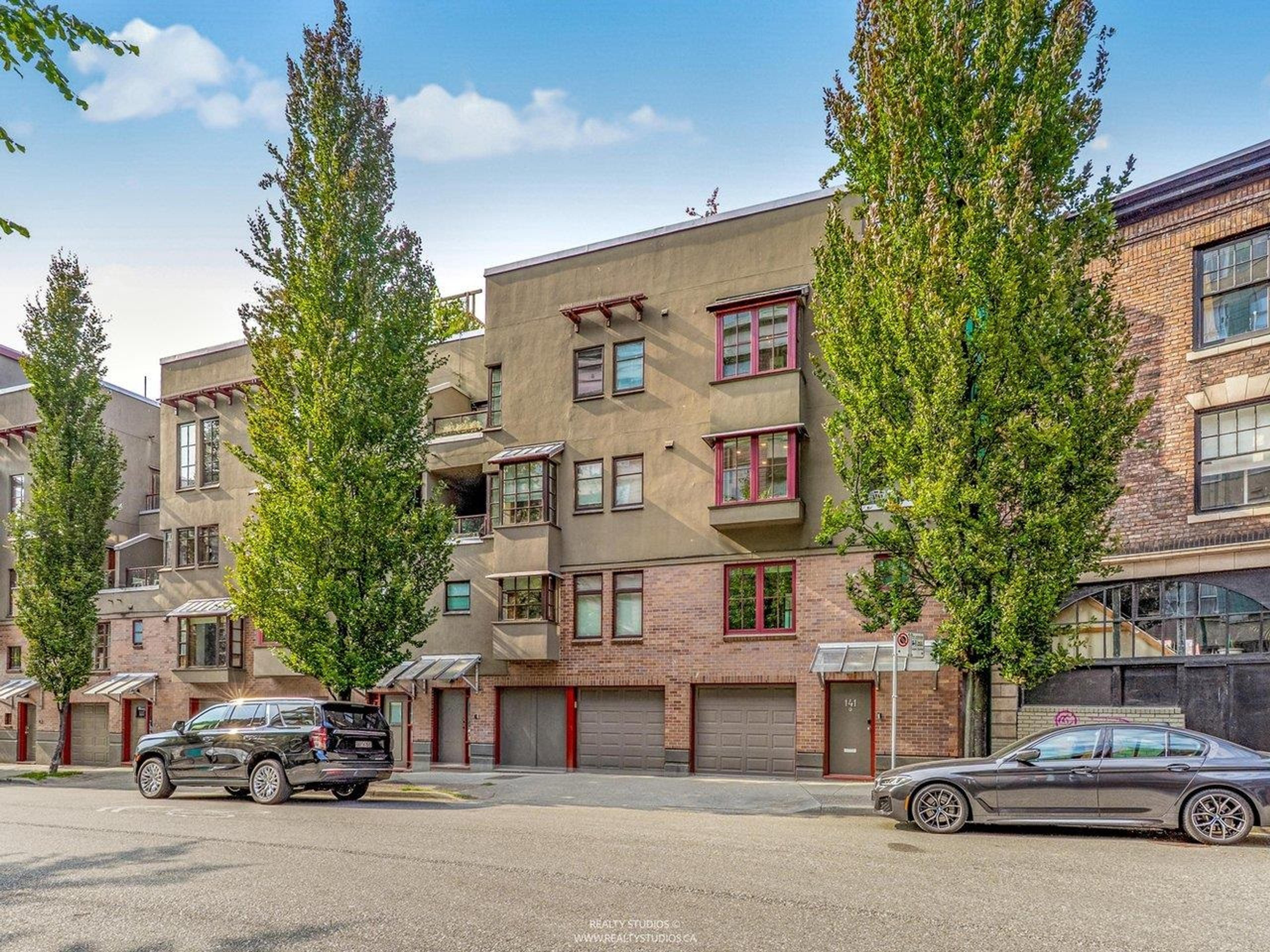 135 Alexander Street, Vancouver - Exteriors - Full Complex View - Photo 2