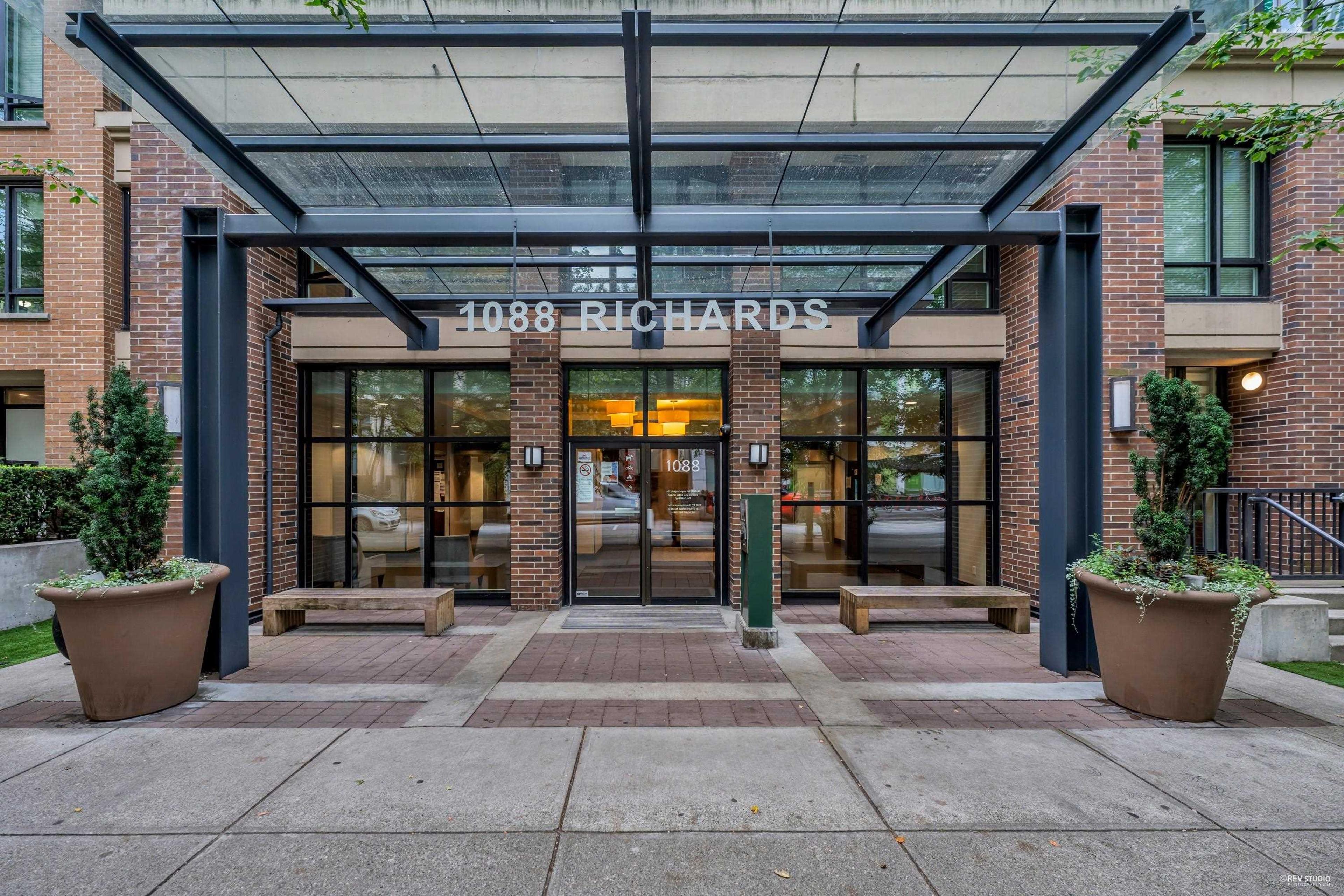 1088 Richards Street, Vancouver - Exteriors - Photo 2