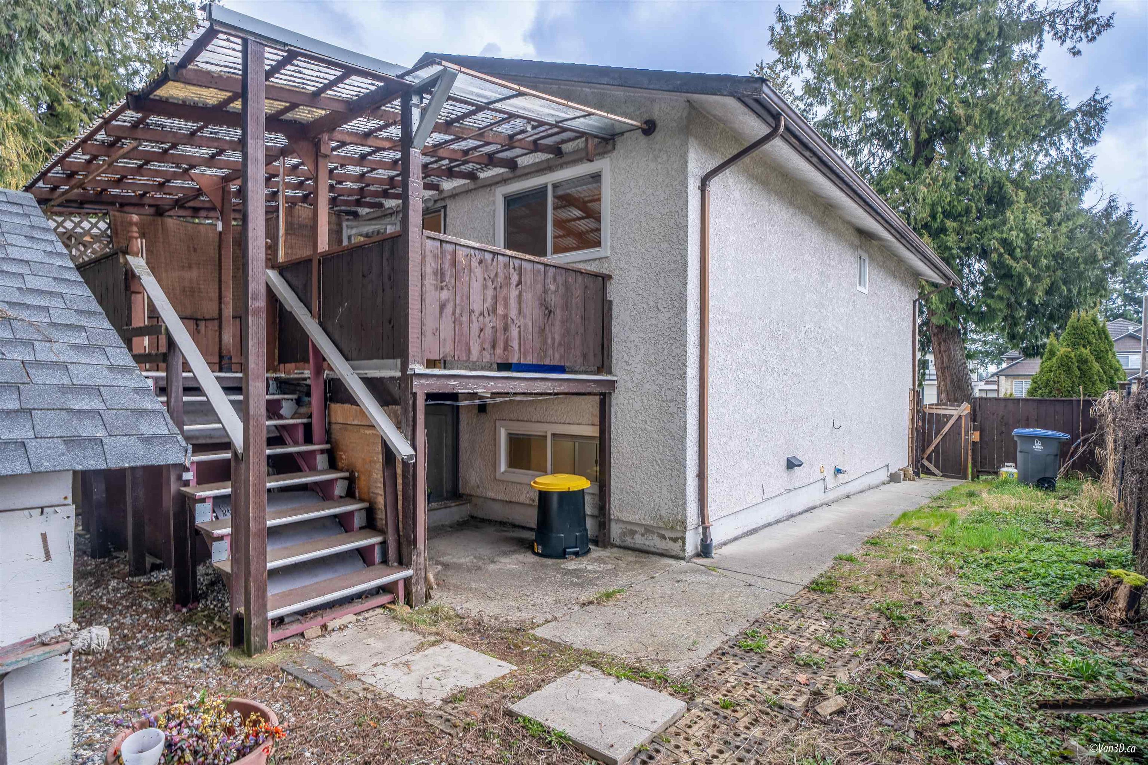 9689 131 Street, Surrey - Exteriors - Photo 4