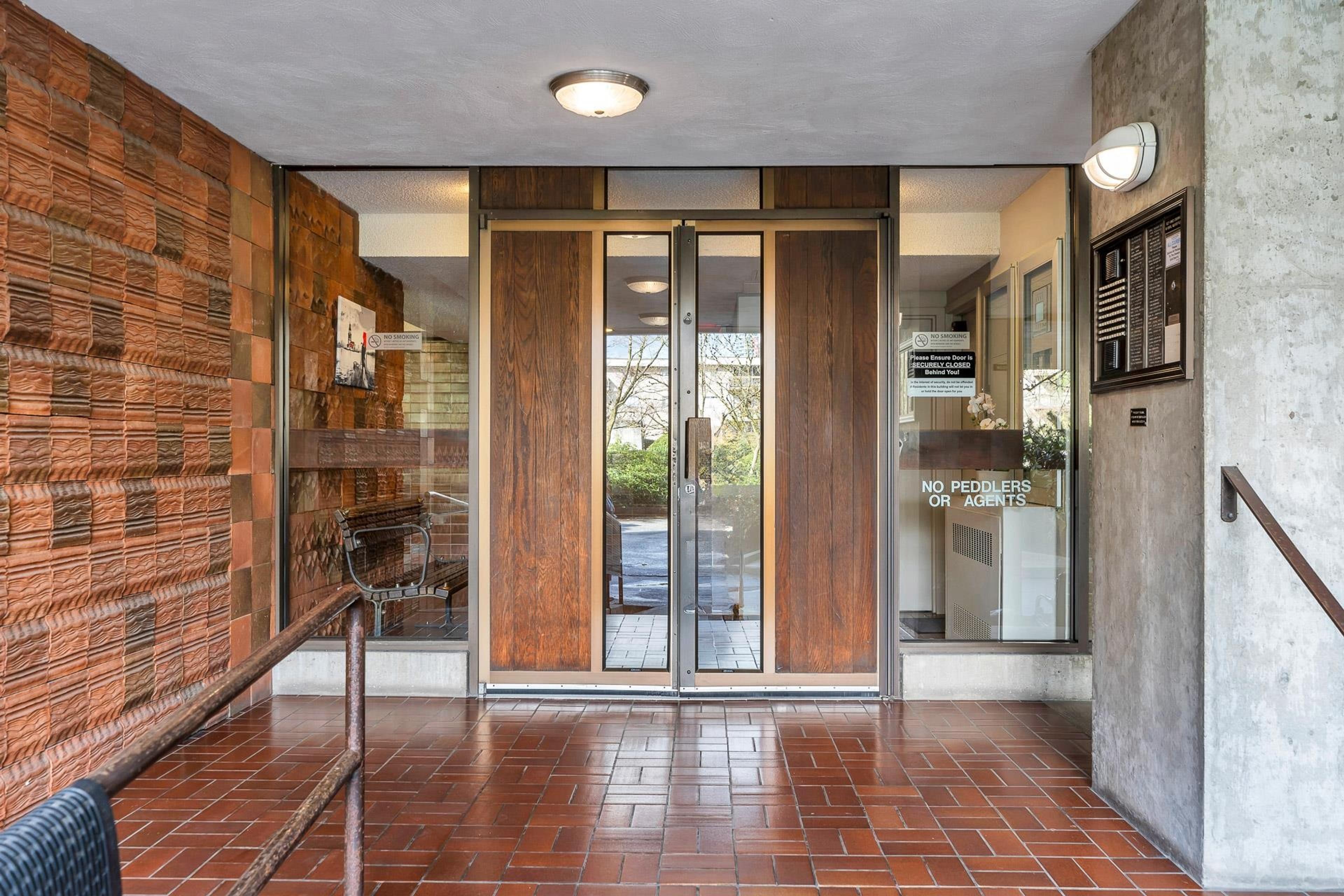 6689 Willingdon Avenue, Burnaby - Exteriors - Photo 2