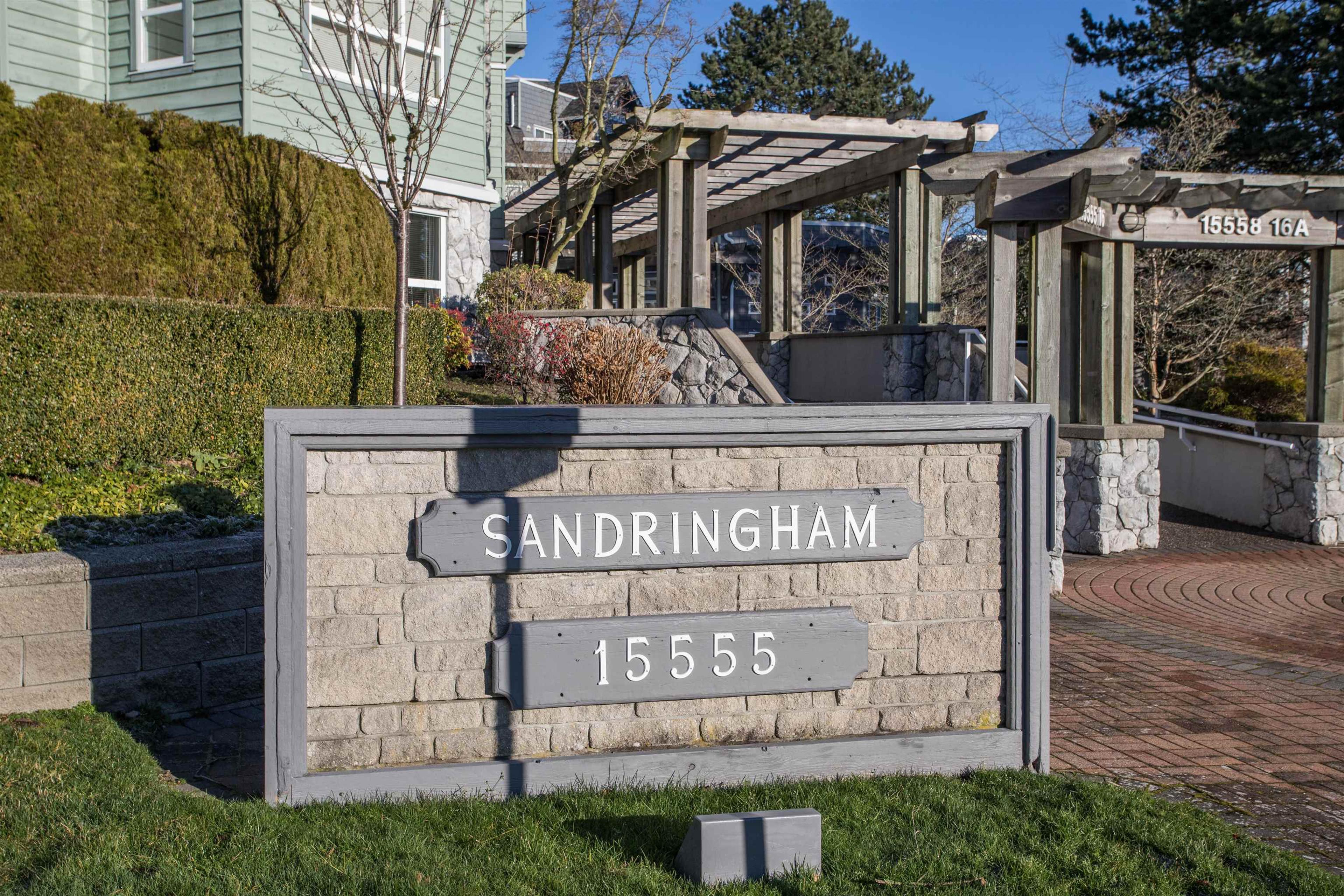 15555 16 Avenue, Surrey - Exteriors - Photo 2