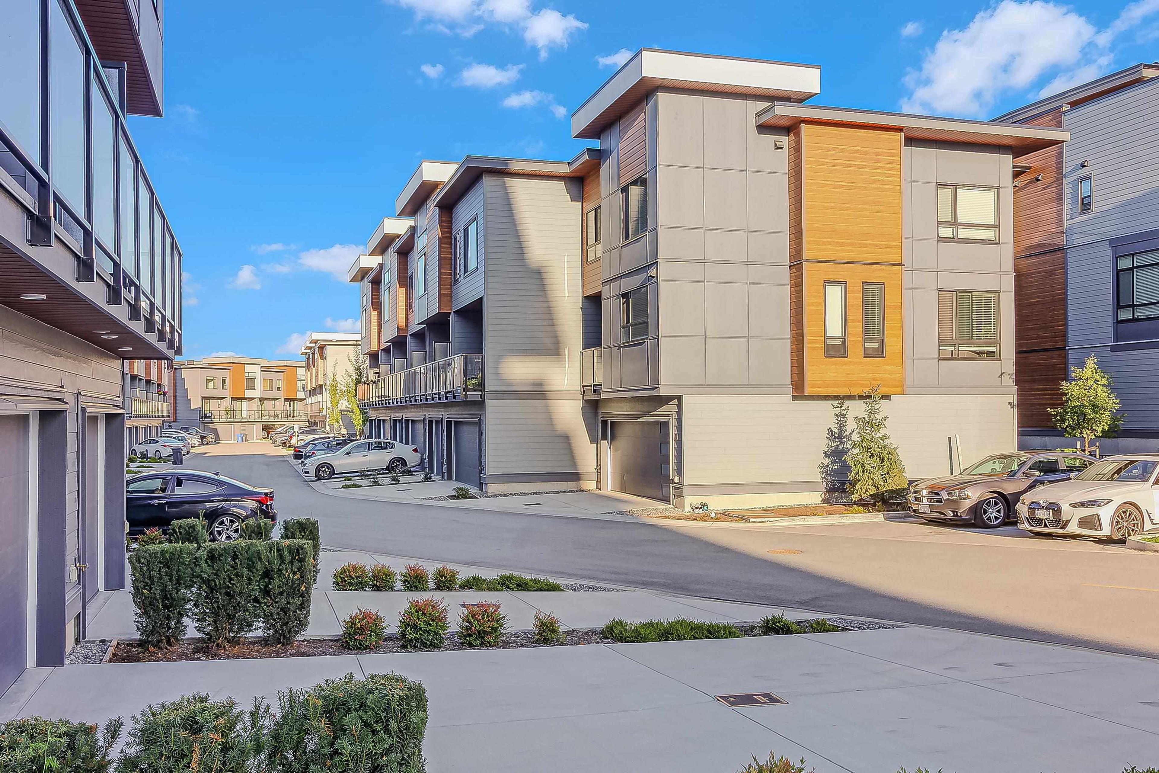 30530 Cardinal Avenue, Abbotsford - Exteriors - Full Complex View - Photo 6