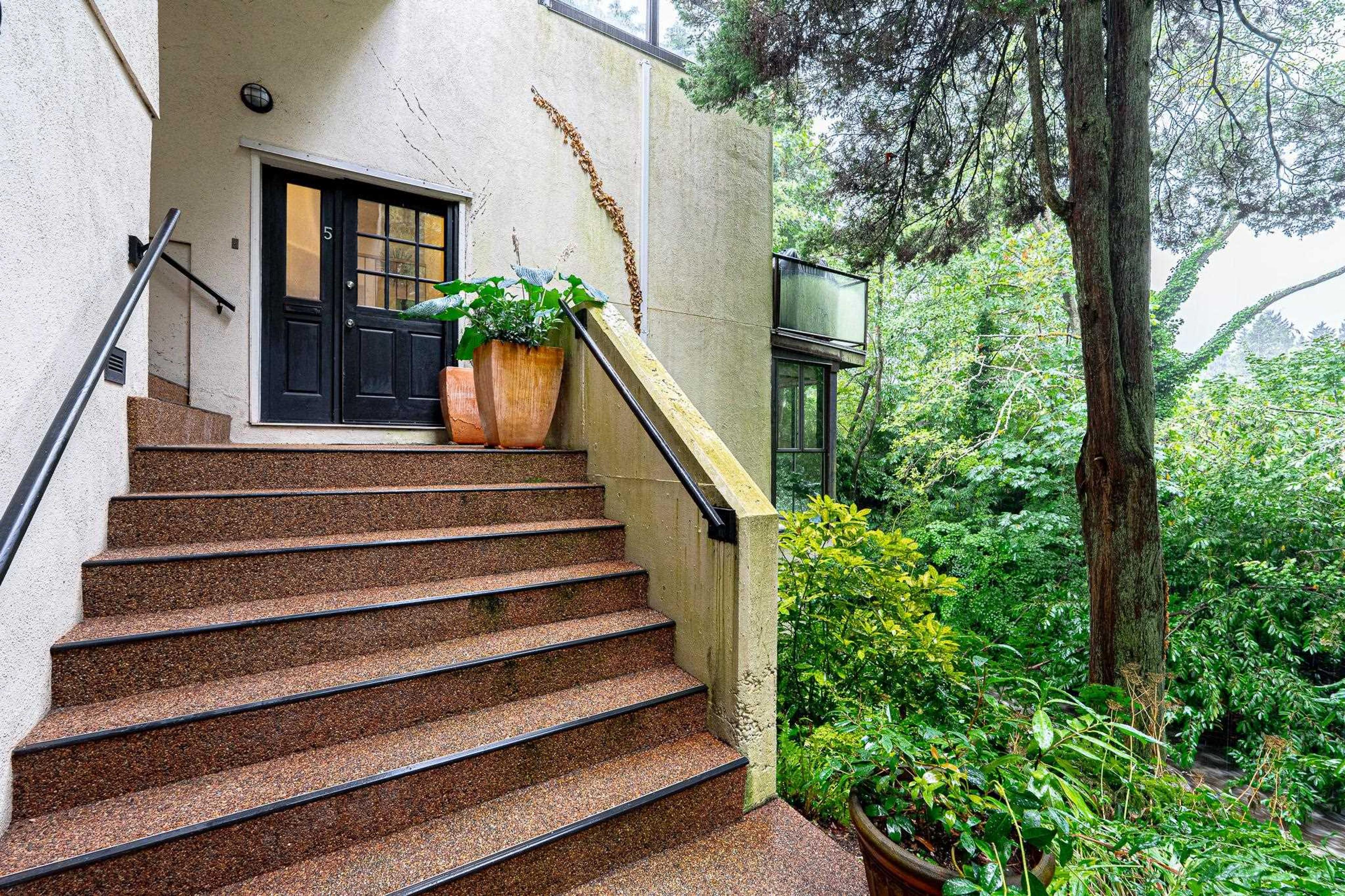 1786 Esquimalt Avenue, West Vancouver - Exteriors - Photo 1