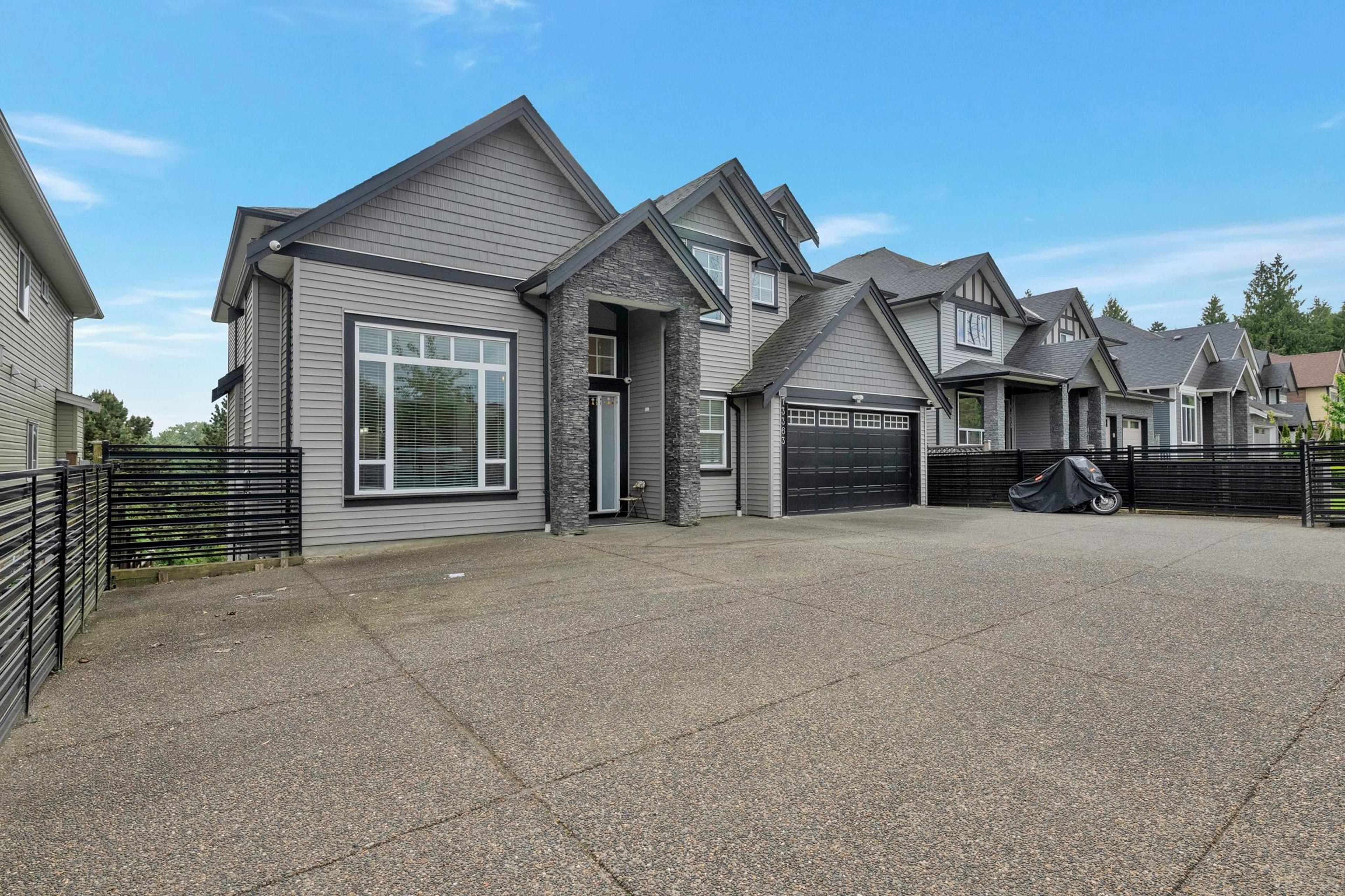 3363 Horn Street, Abbotsford - Exteriors - Full Complex View - Photo 2