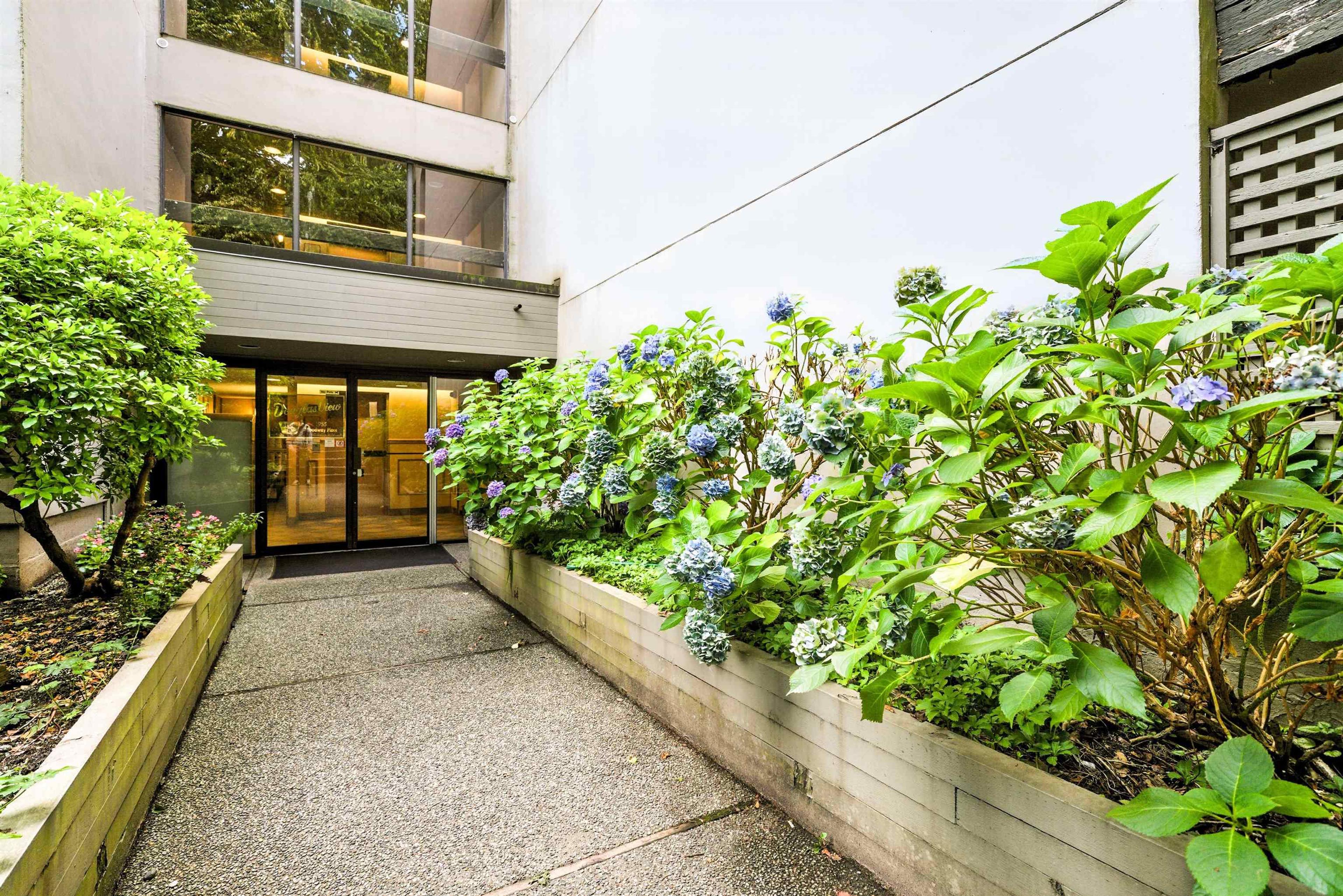 4941 Lougheed Highway, Burnaby - Exteriors - Photo 2