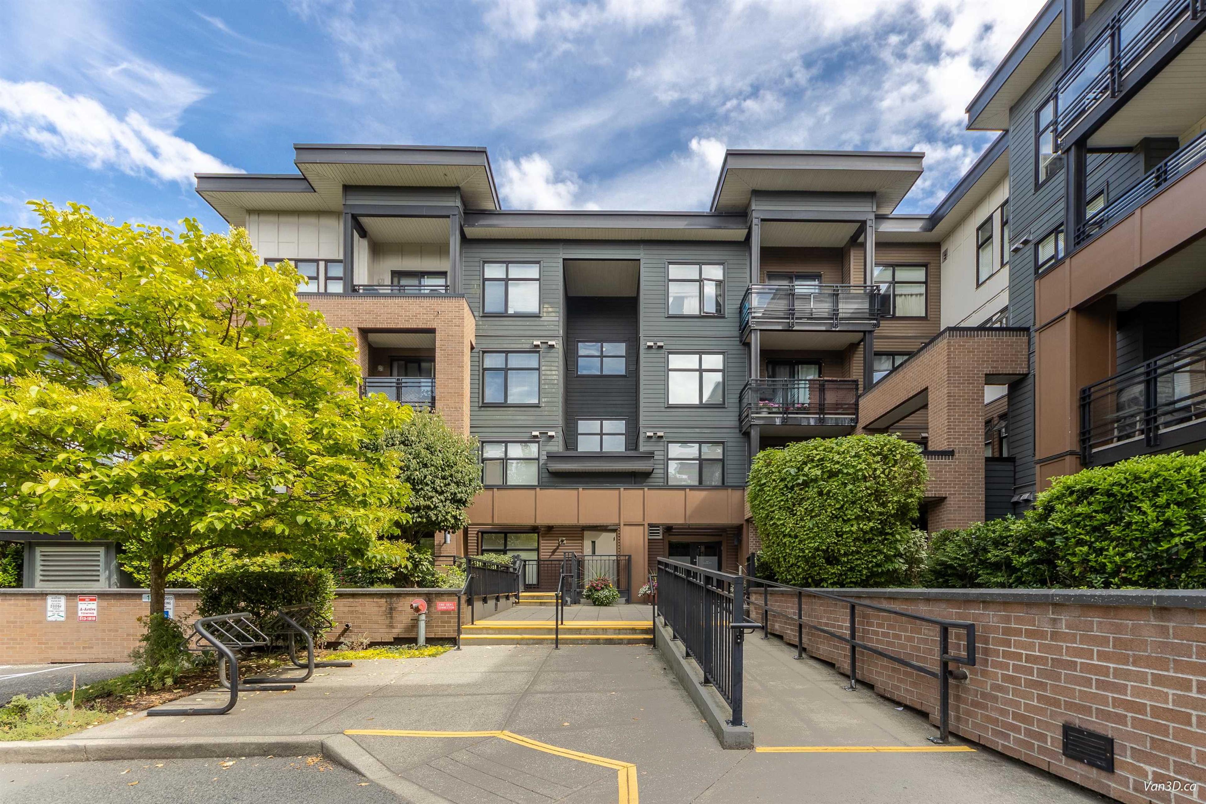 20068 Fraser Highway, Langley - Exteriors - Photo 2