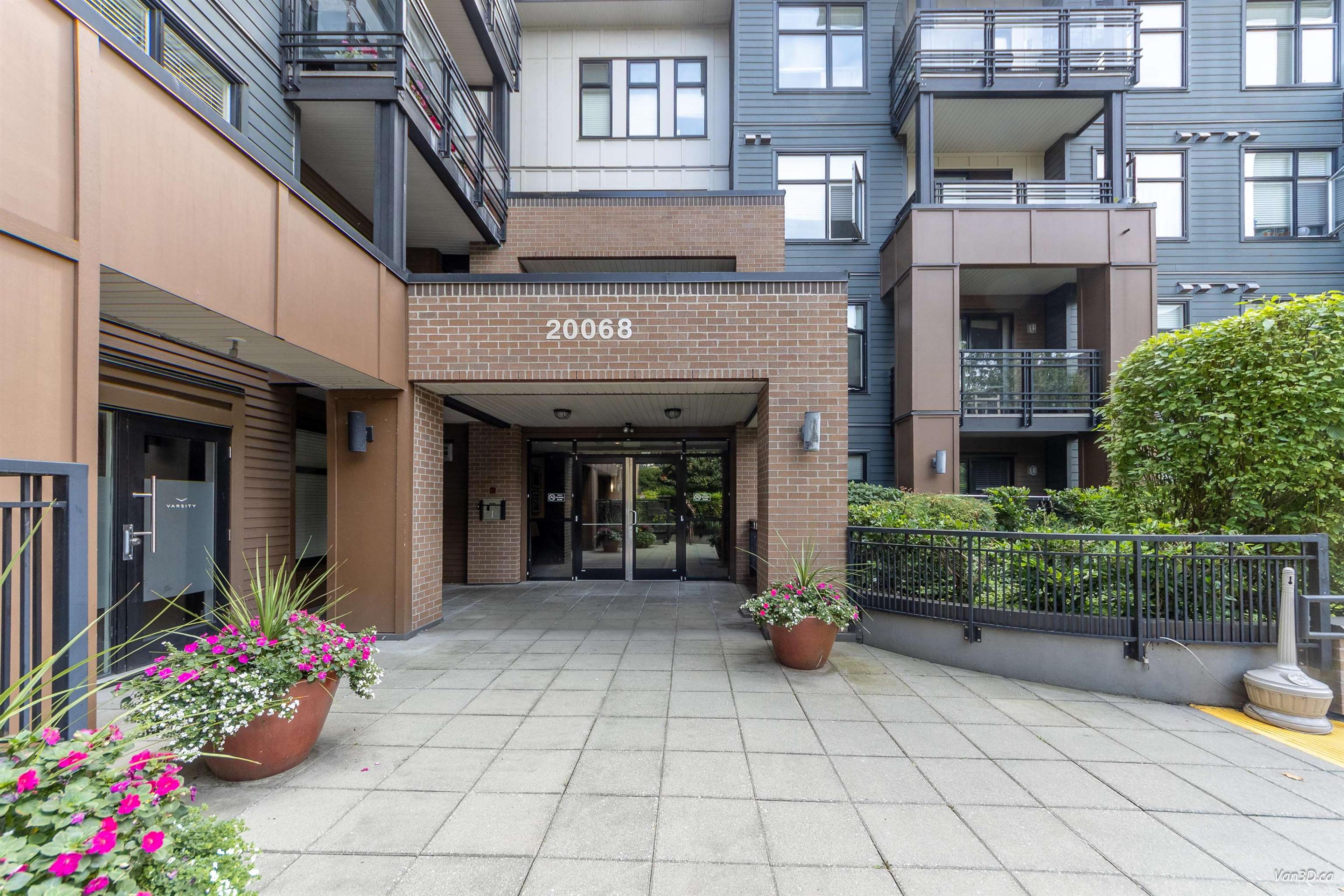 20068 Fraser Highway, Langley - Exteriors - Photo 4