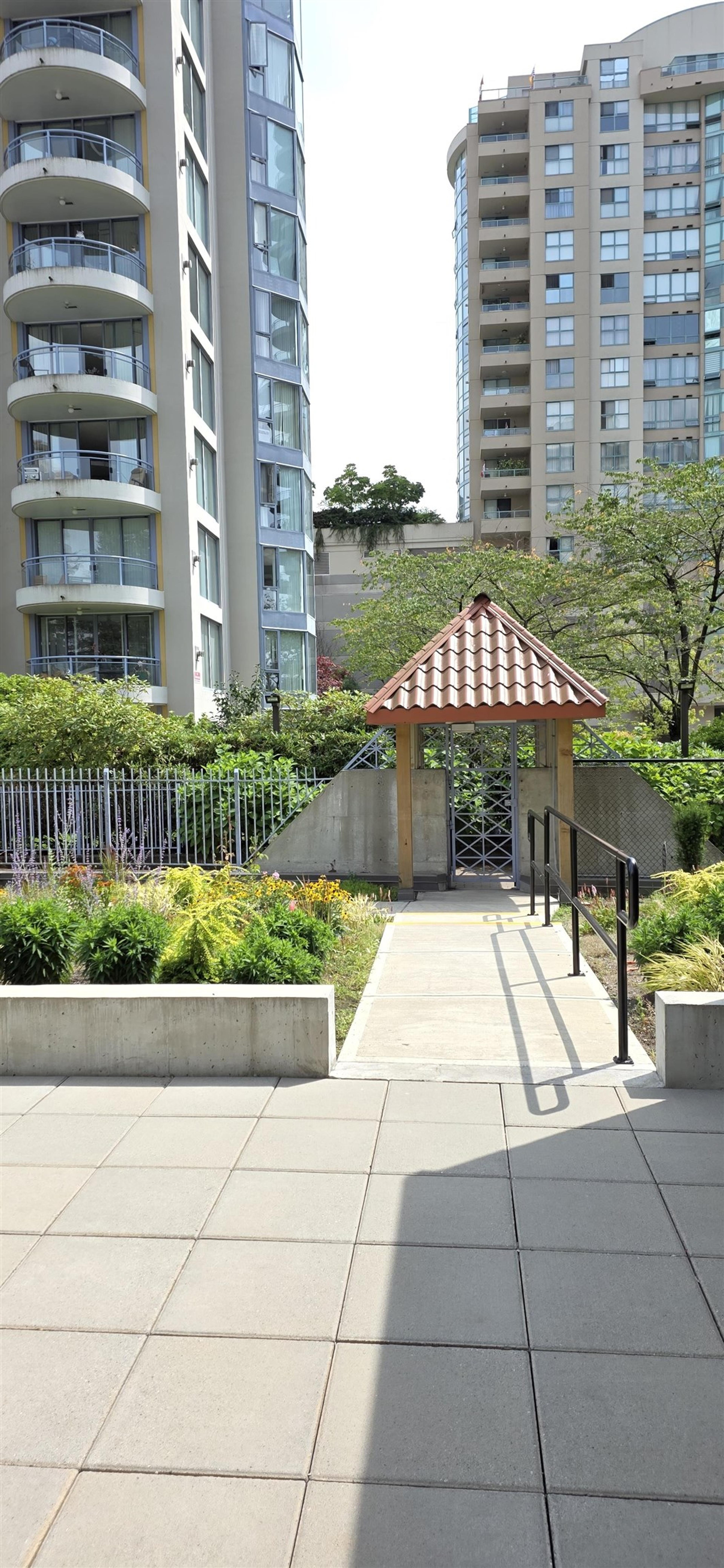 710 Seventh Avenue, New Westminster - Exteriors - Photo 1