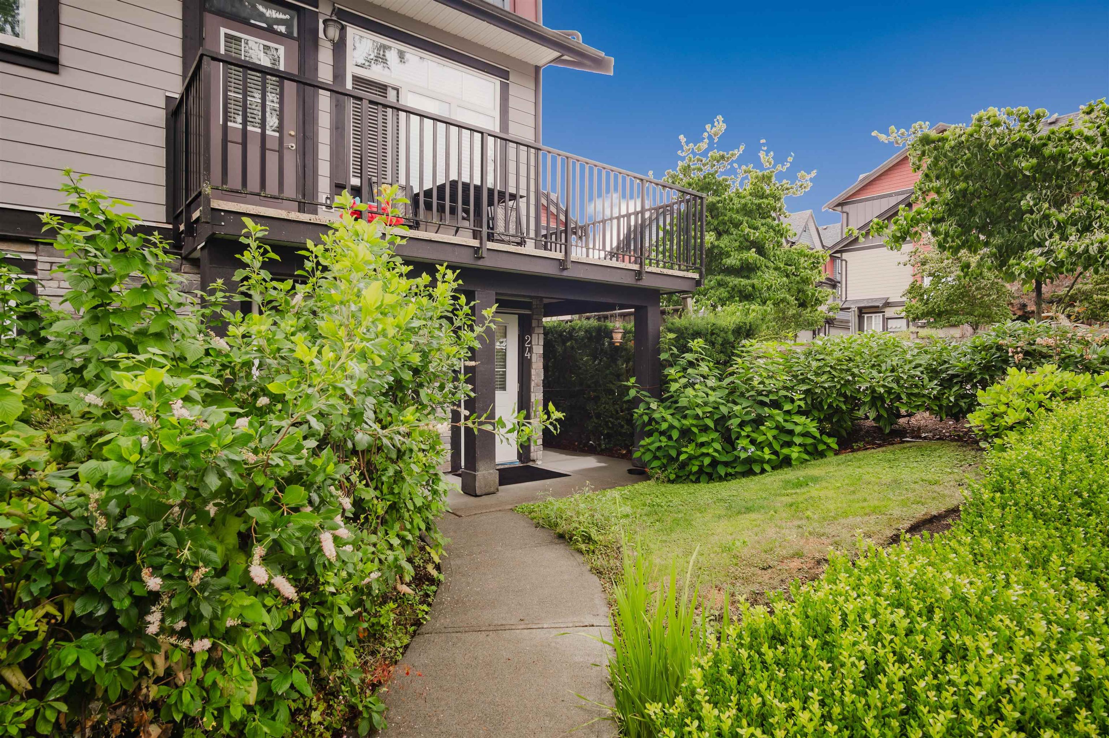 6929 142 Street, Surrey - Exteriors - Photo 3