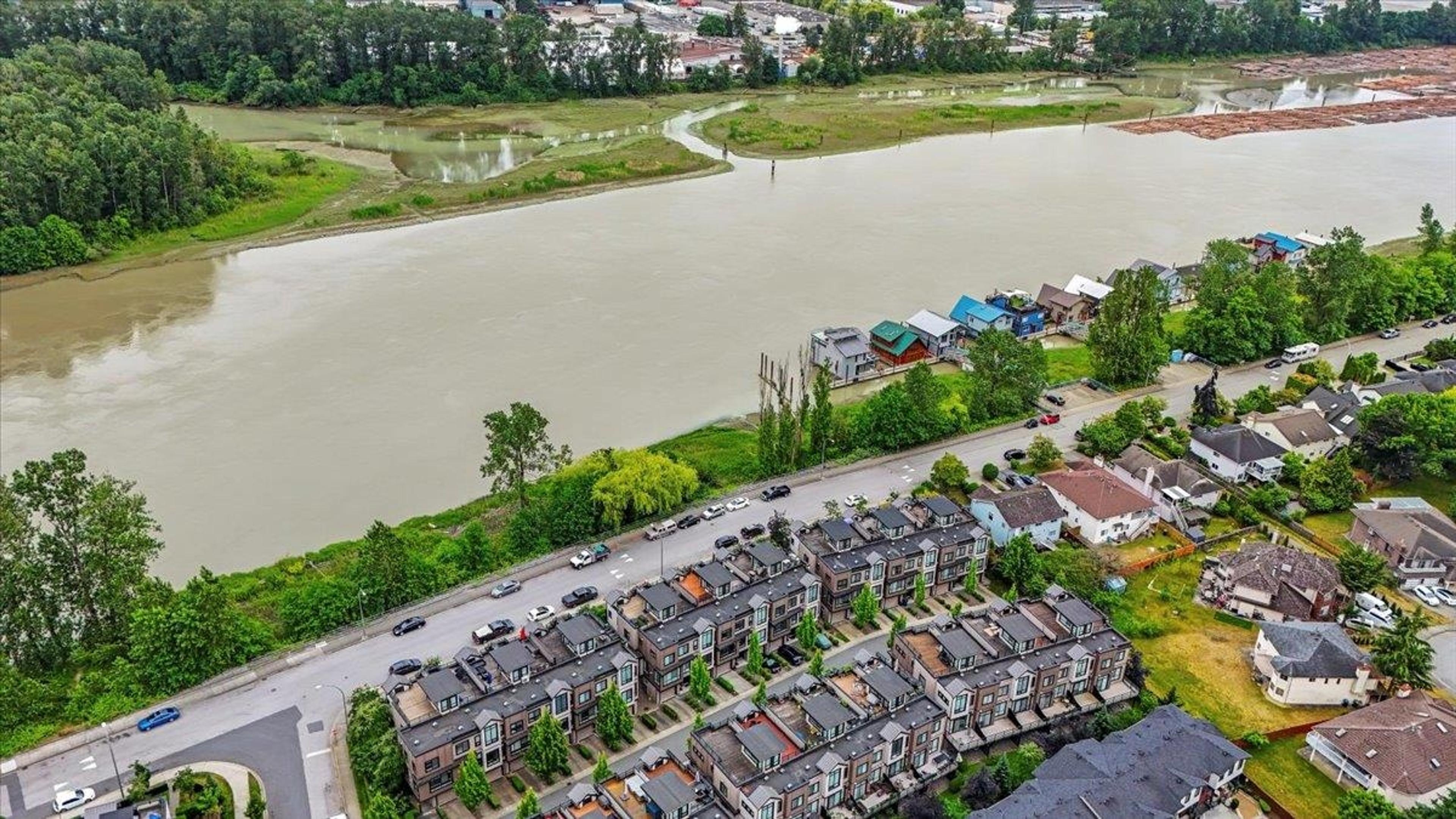 100 Wood Street, New Westminster - Exteriors - Full Complex View, Drone/Aerial View - Photo 3