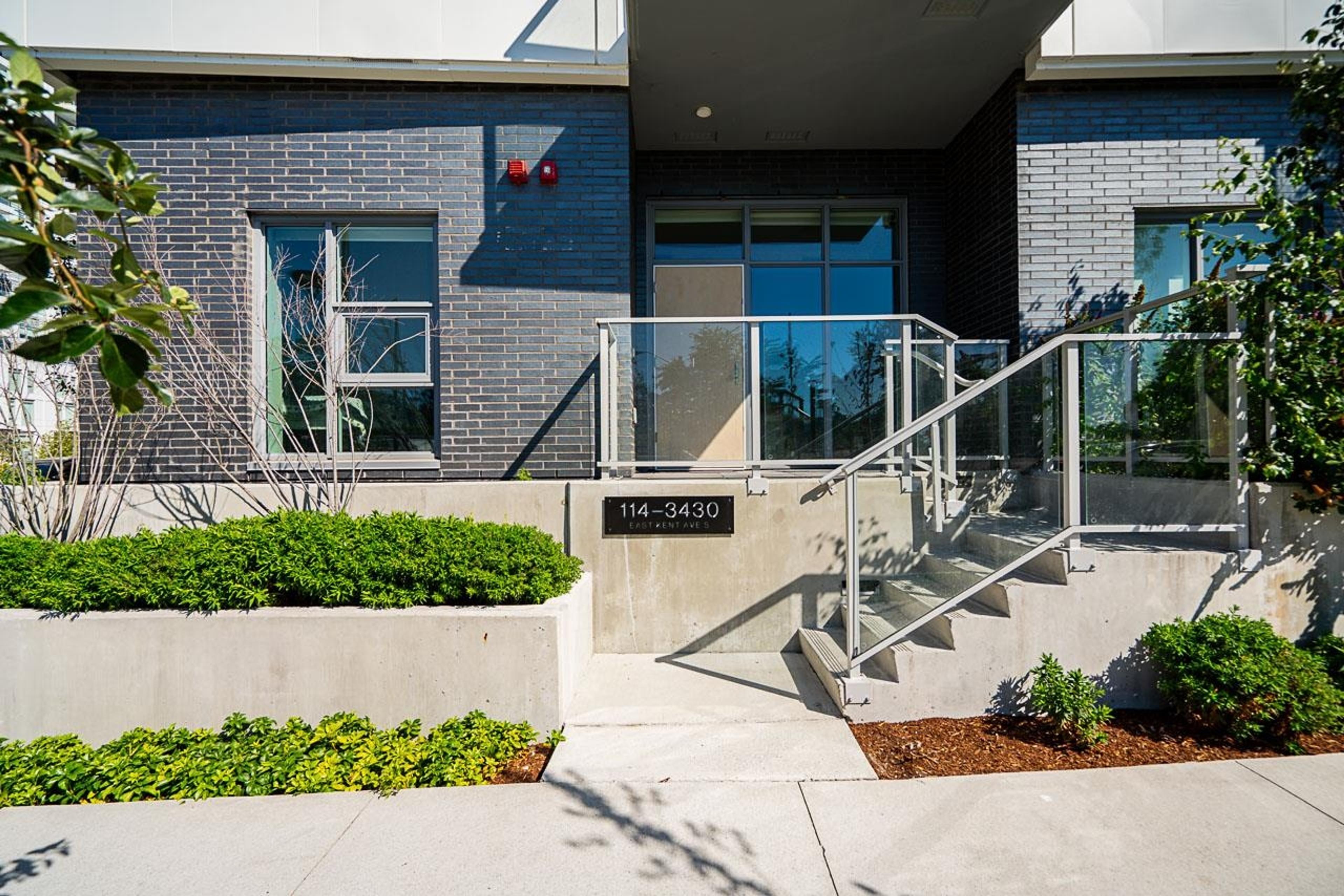 3430 E Kent Avenue South, Vancouver - Exteriors - Photo 3