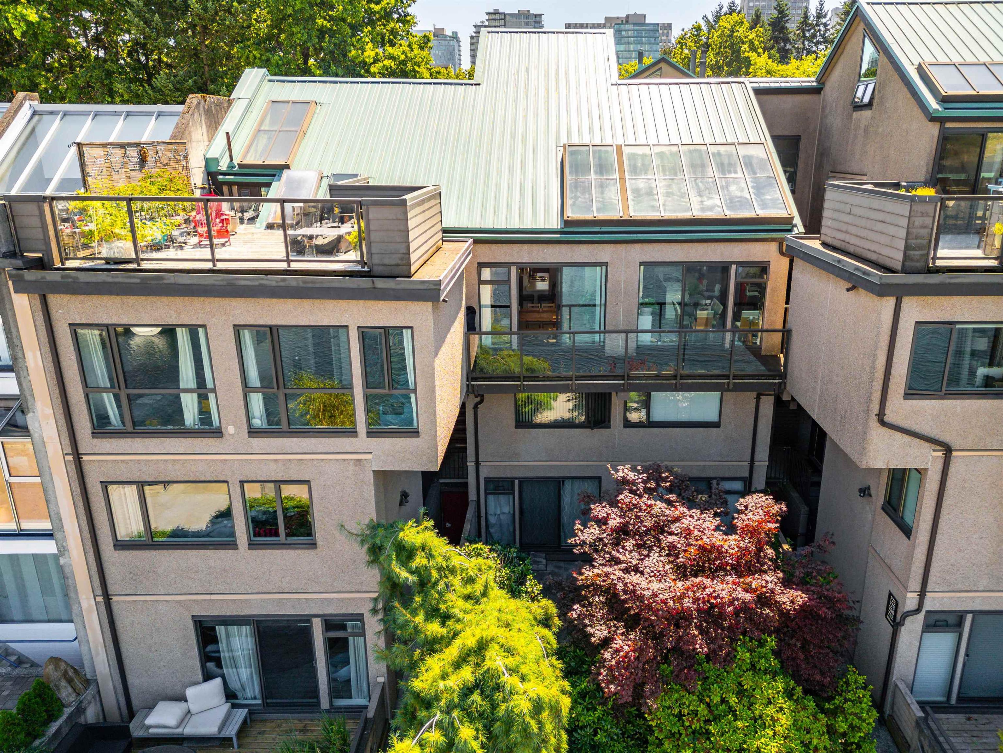 712 Millyard, Vancouver - Exteriors - Drone/Aerial View, Full Complex View - Photo 2