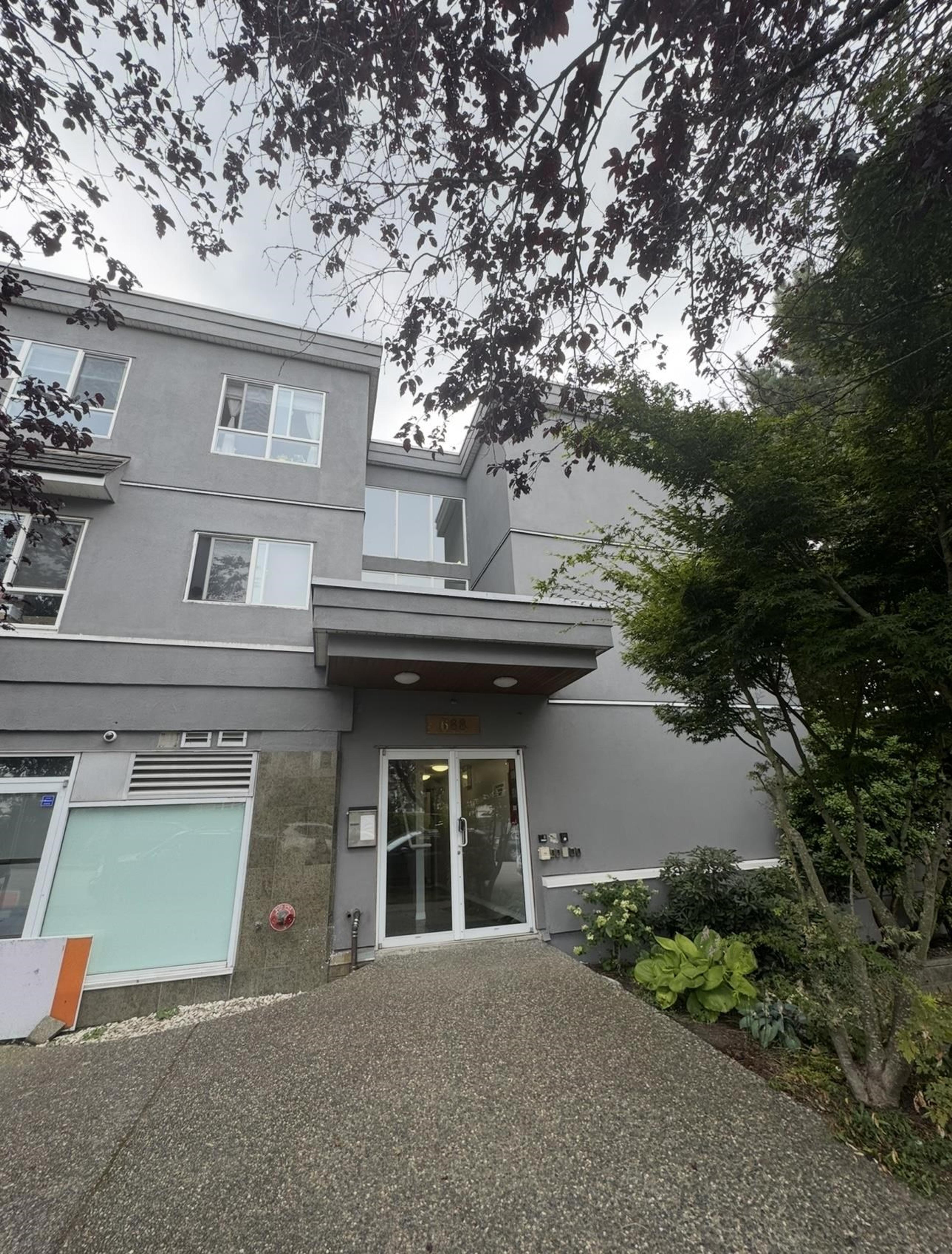 688 E 56th Avenue, Vancouver - Exteriors - Photo 2