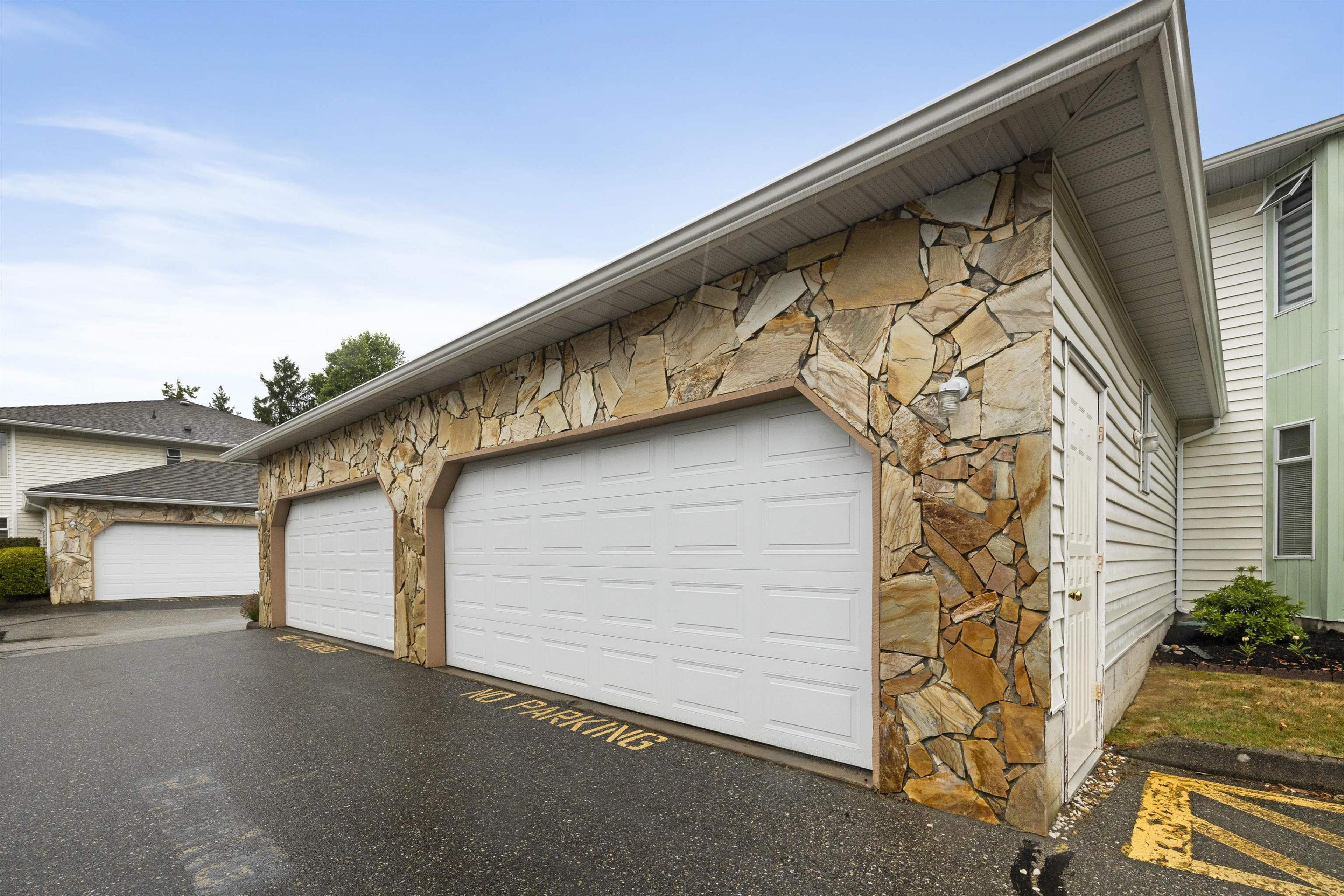 7156 121 Street, Surrey - Exteriors - Photo 2