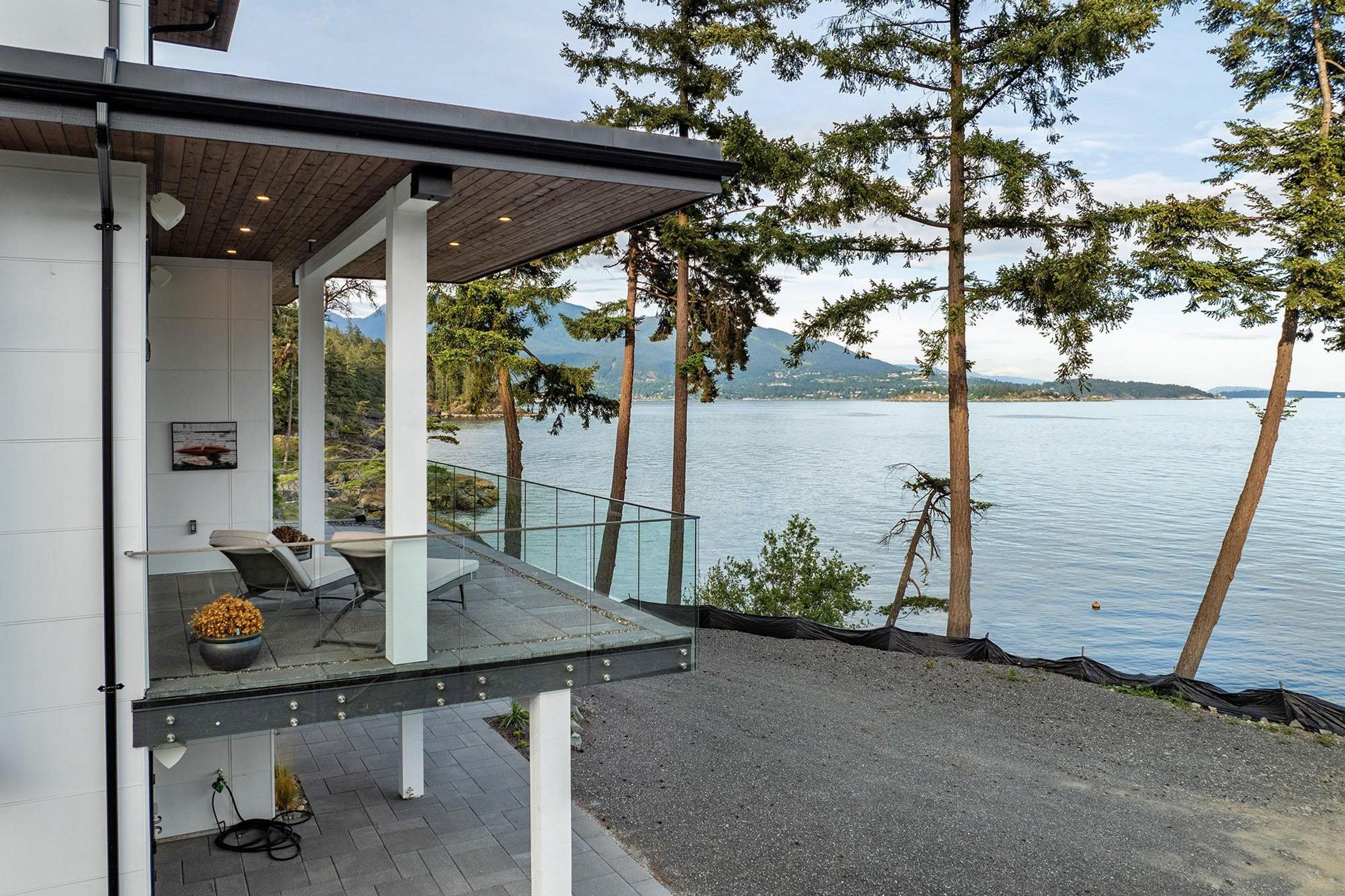 241 Shore Lane, Bowen Island - Exteriors - Photo 3