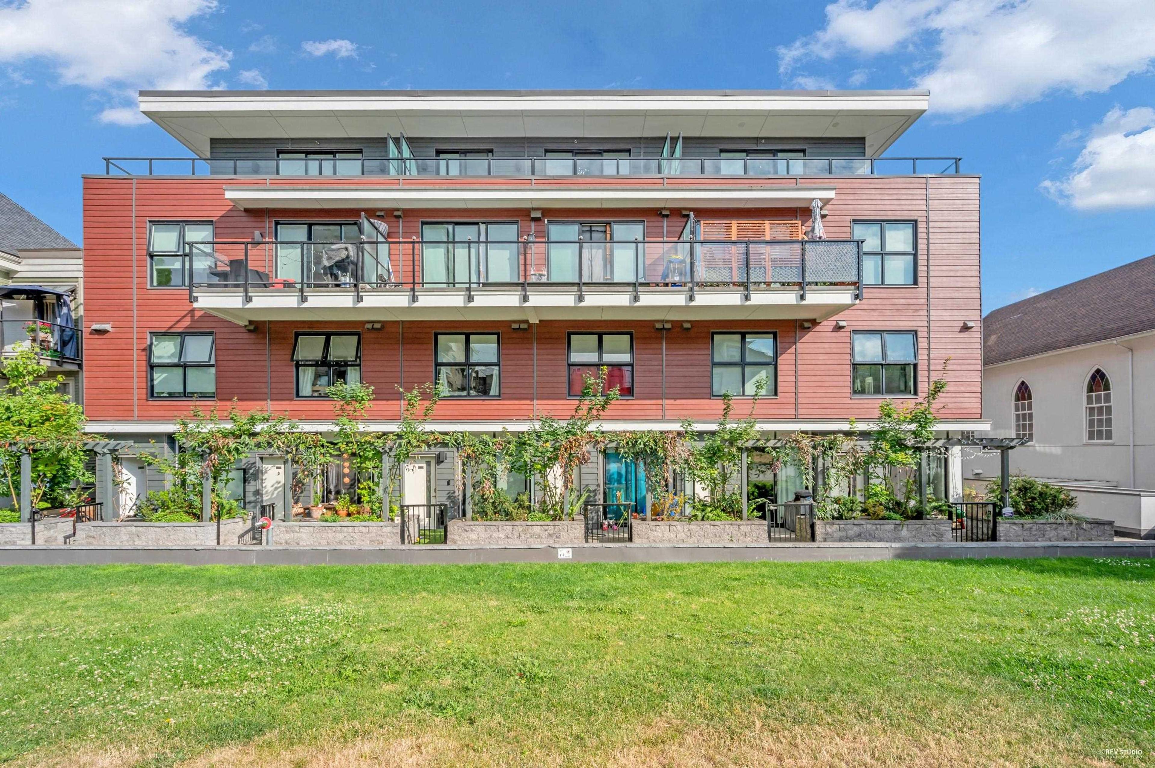 218 Carnarvon Street, New Westminster - Exteriors - Full Complex View - Photo 1