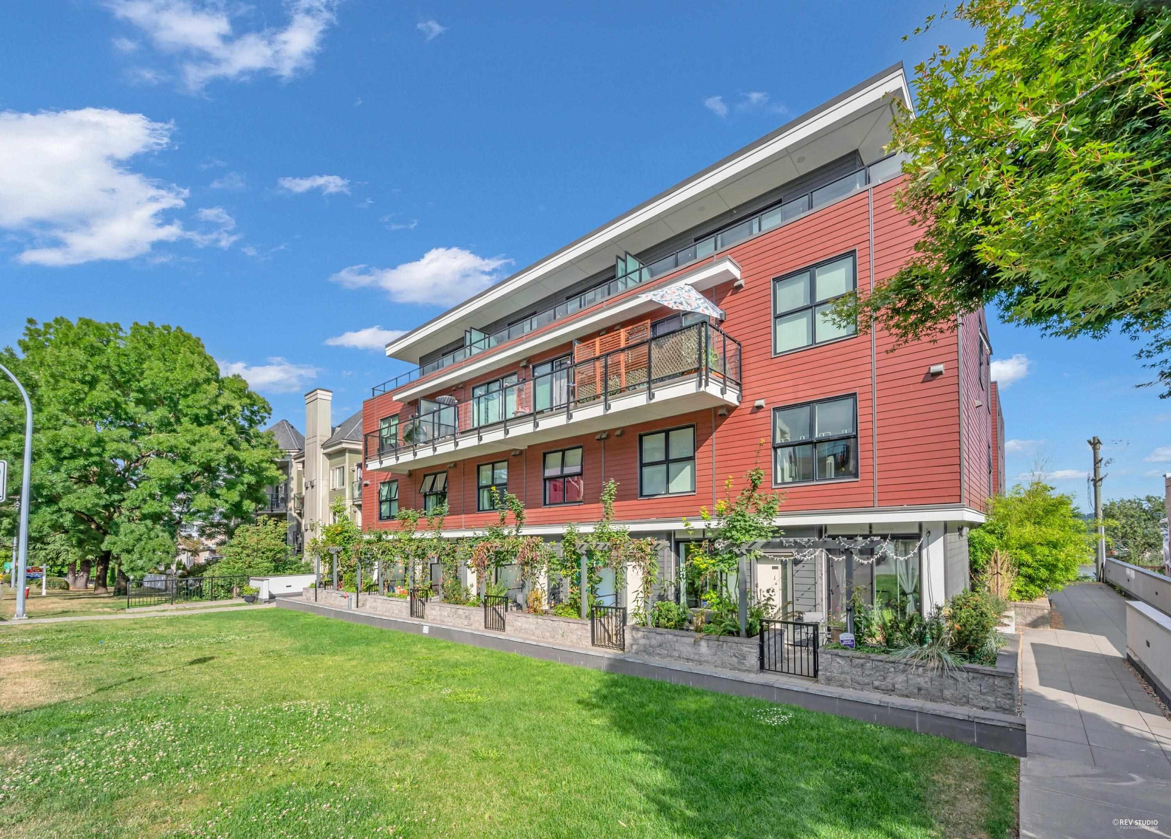 218 Carnarvon Street, New Westminster - Exteriors - Photo 2