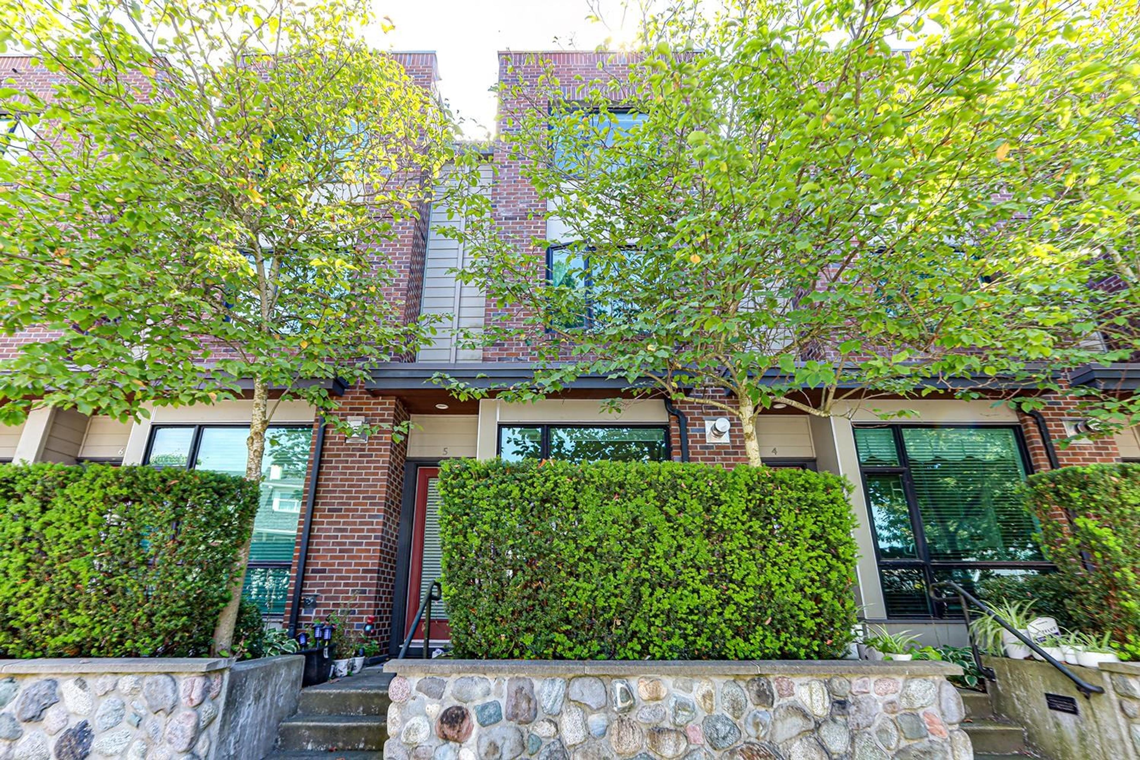 230 Salter Street, New Westminster - Exteriors - Photo 1