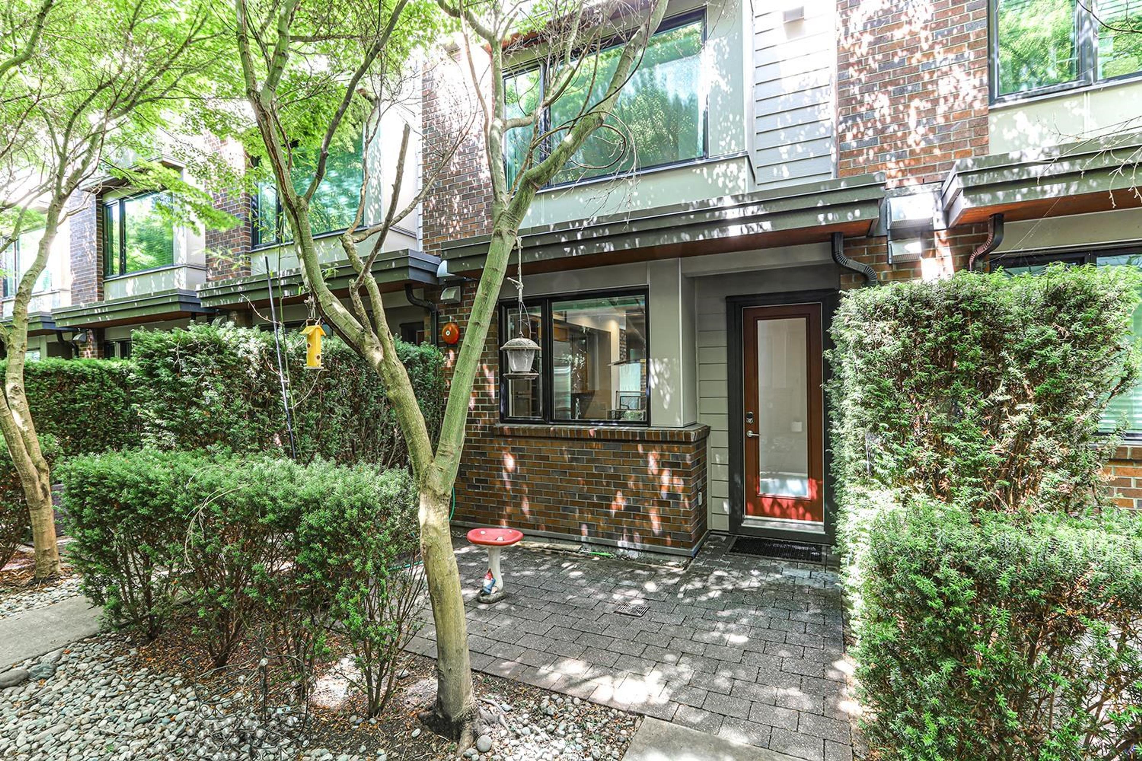 230 Salter Street, New Westminster - Exteriors - Photo 4