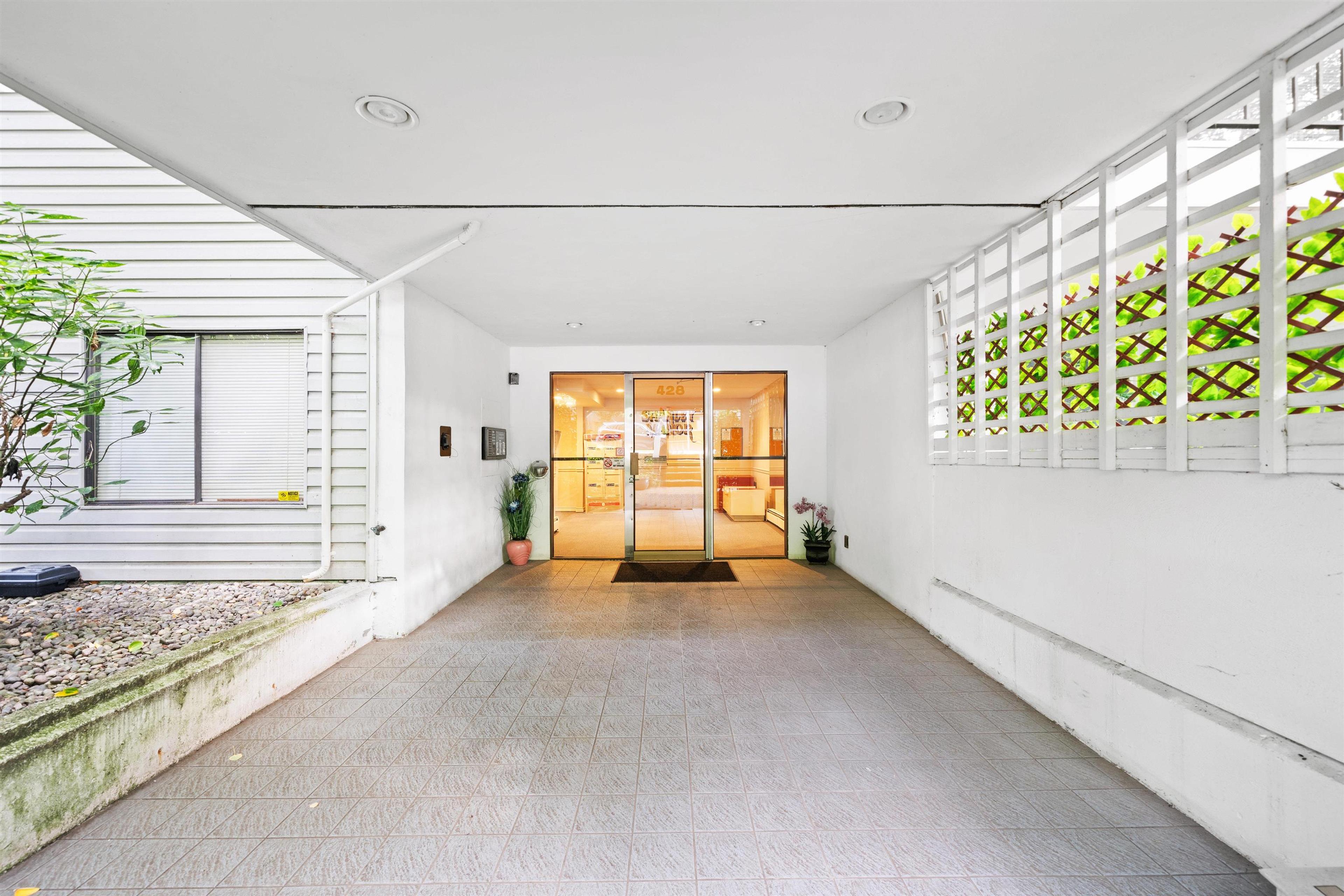 428 Agnes Street, New Westminster - Exteriors - Photo 1