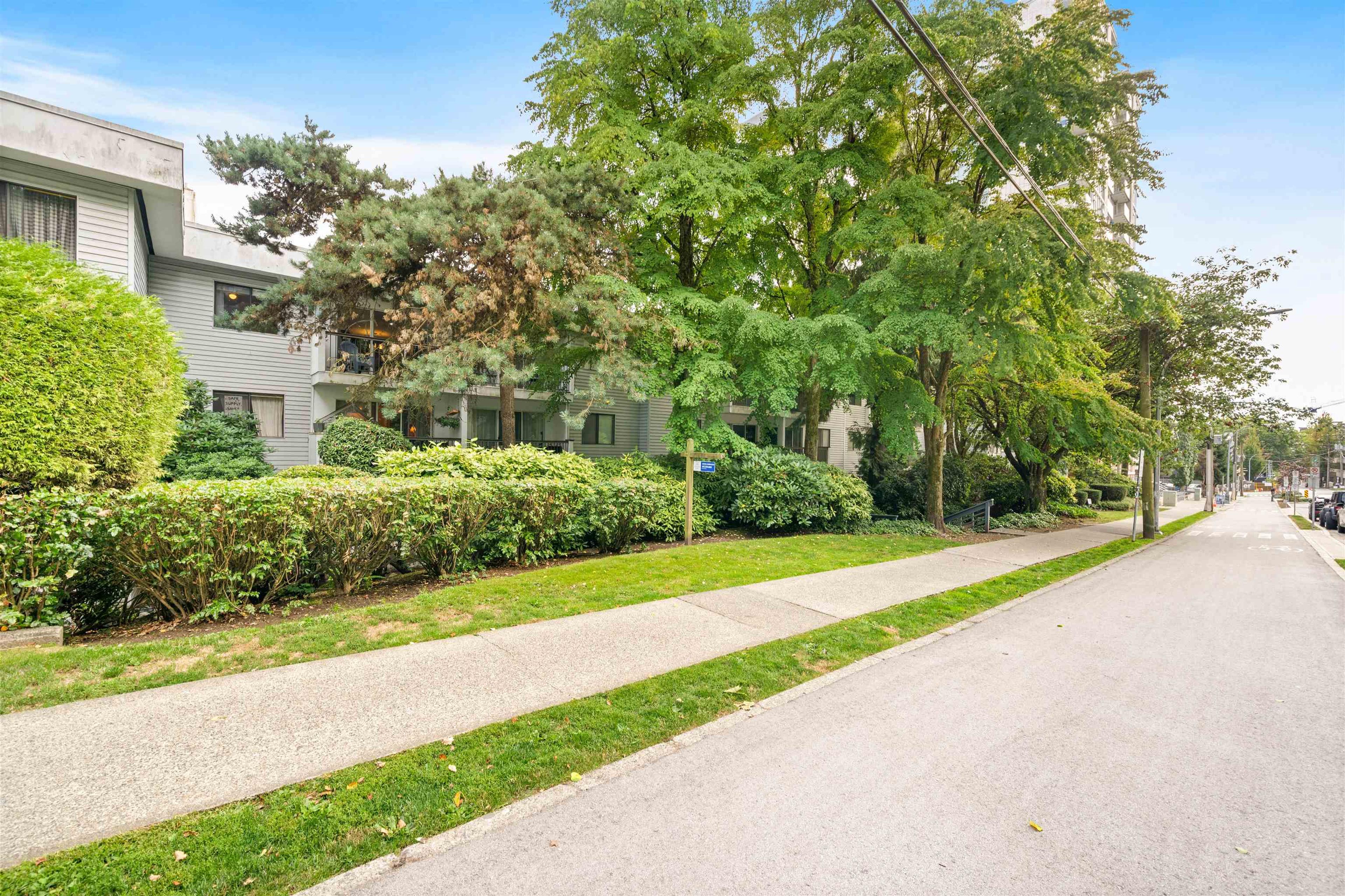 428 Agnes Street, New Westminster - Exteriors - Full Complex View - Photo 4