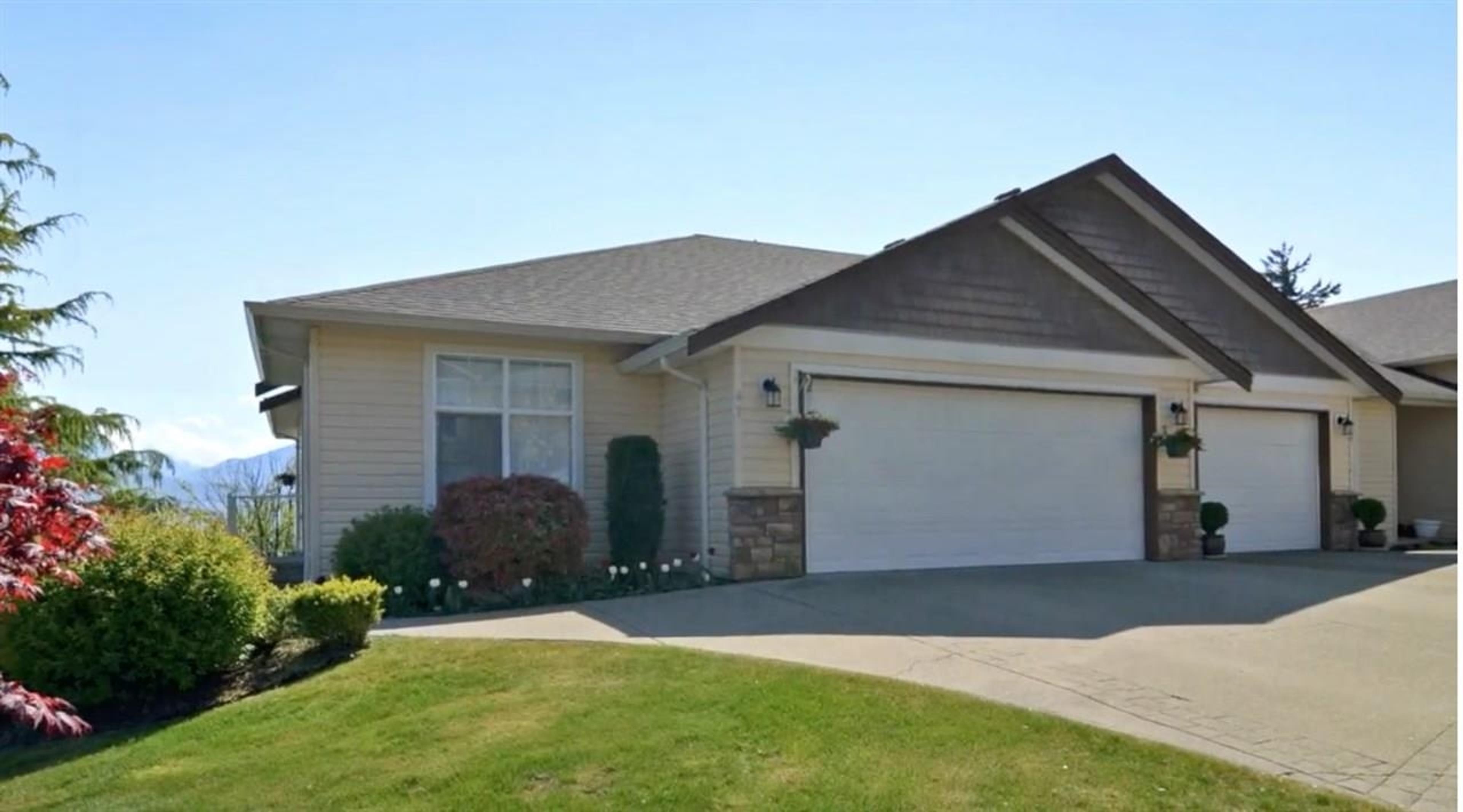 8590 Sunrise Drive, Chilliwack - Exteriors - Photo 3