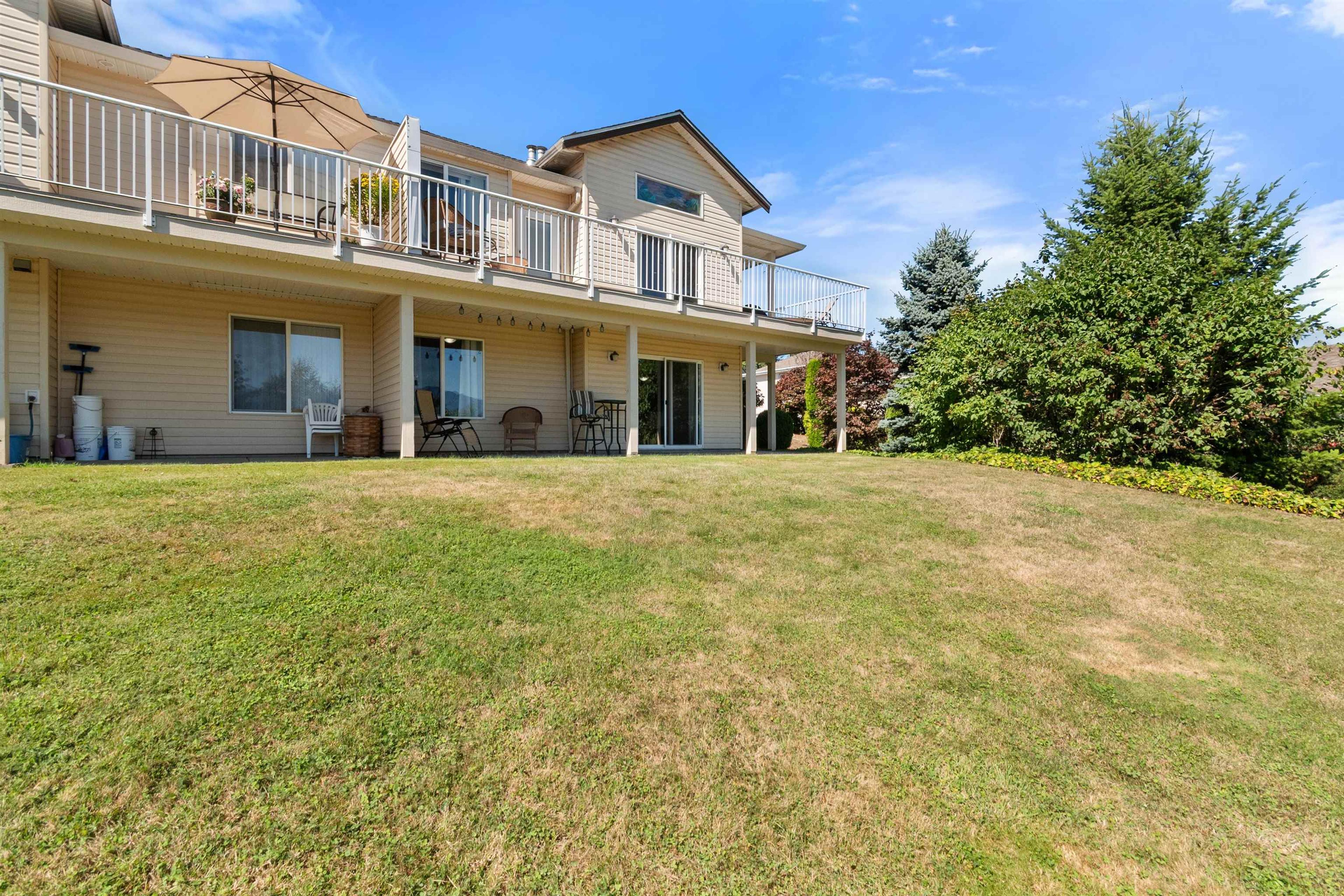 8590 Sunrise Drive, Chilliwack - Exteriors - Photo 4