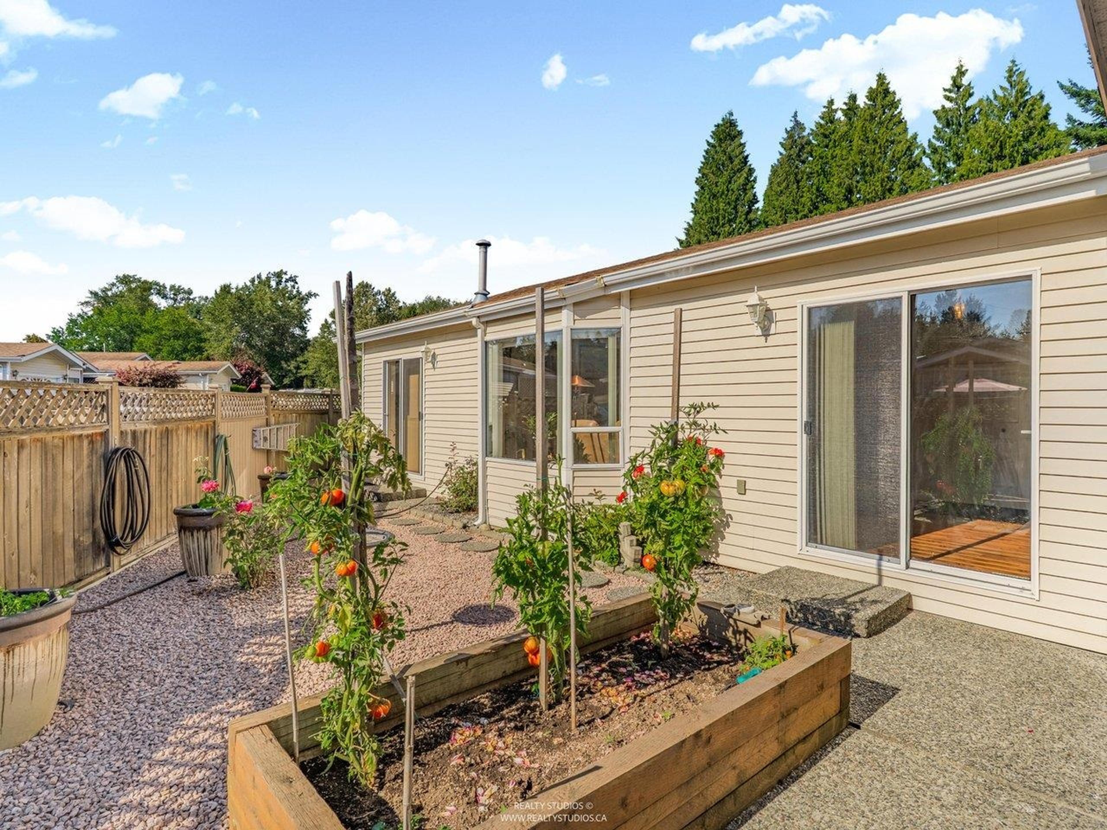 1400 164 Street, Surrey - Exteriors - Photo 3