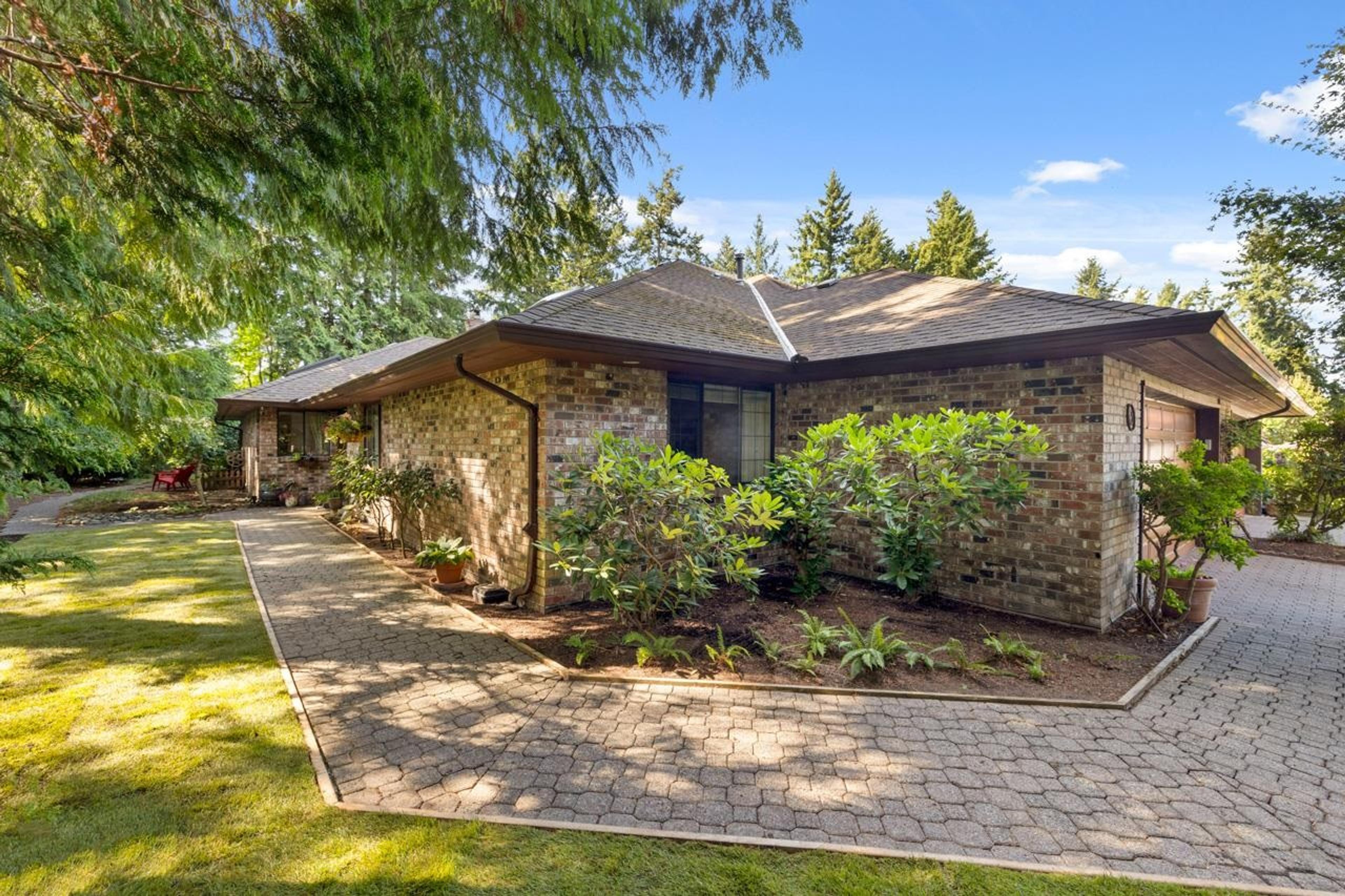 1725 Southmere Crescent, Surrey - Exteriors - Photo 2