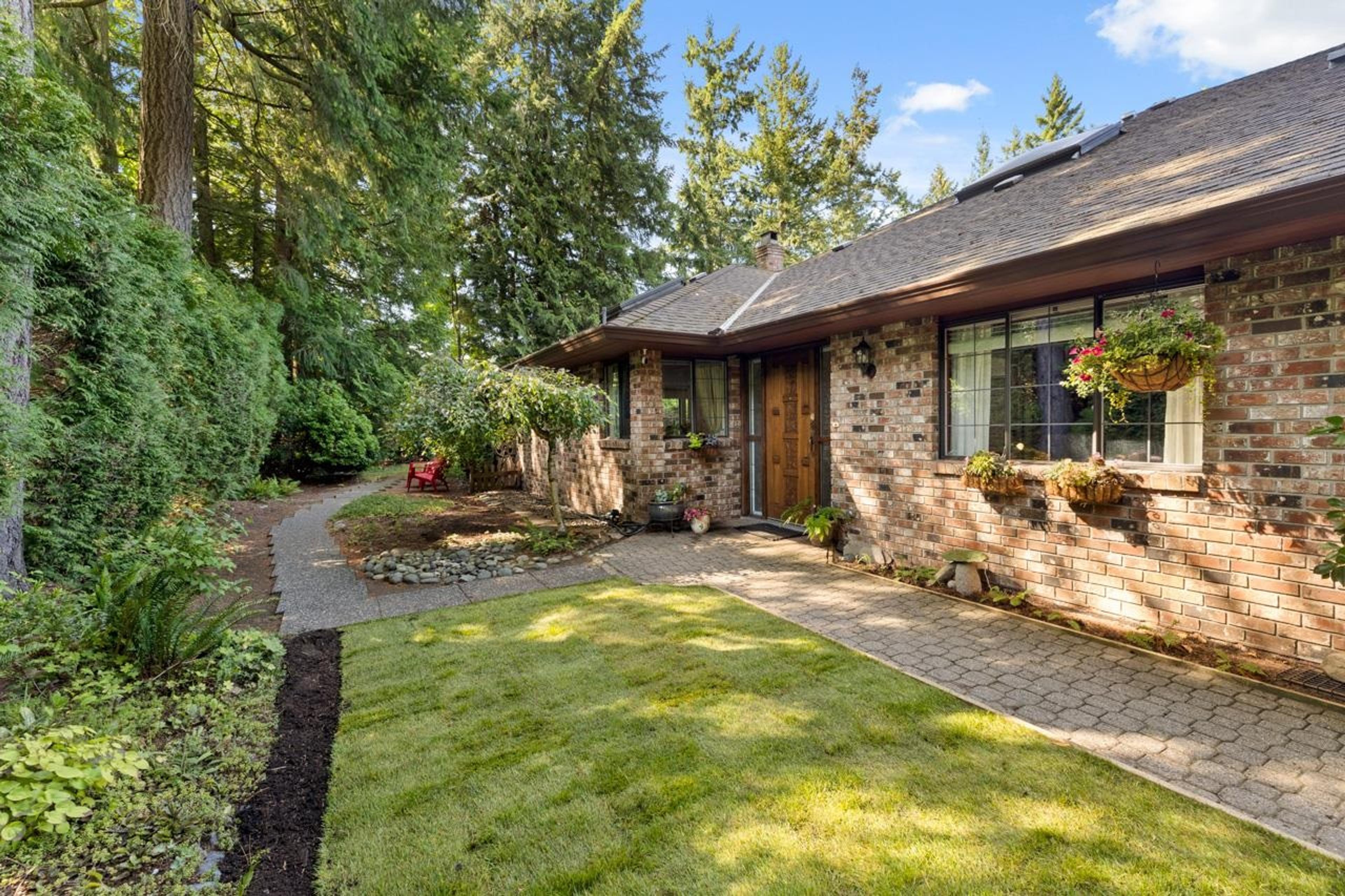 1725 Southmere Crescent, Surrey - Exteriors - Photo 5