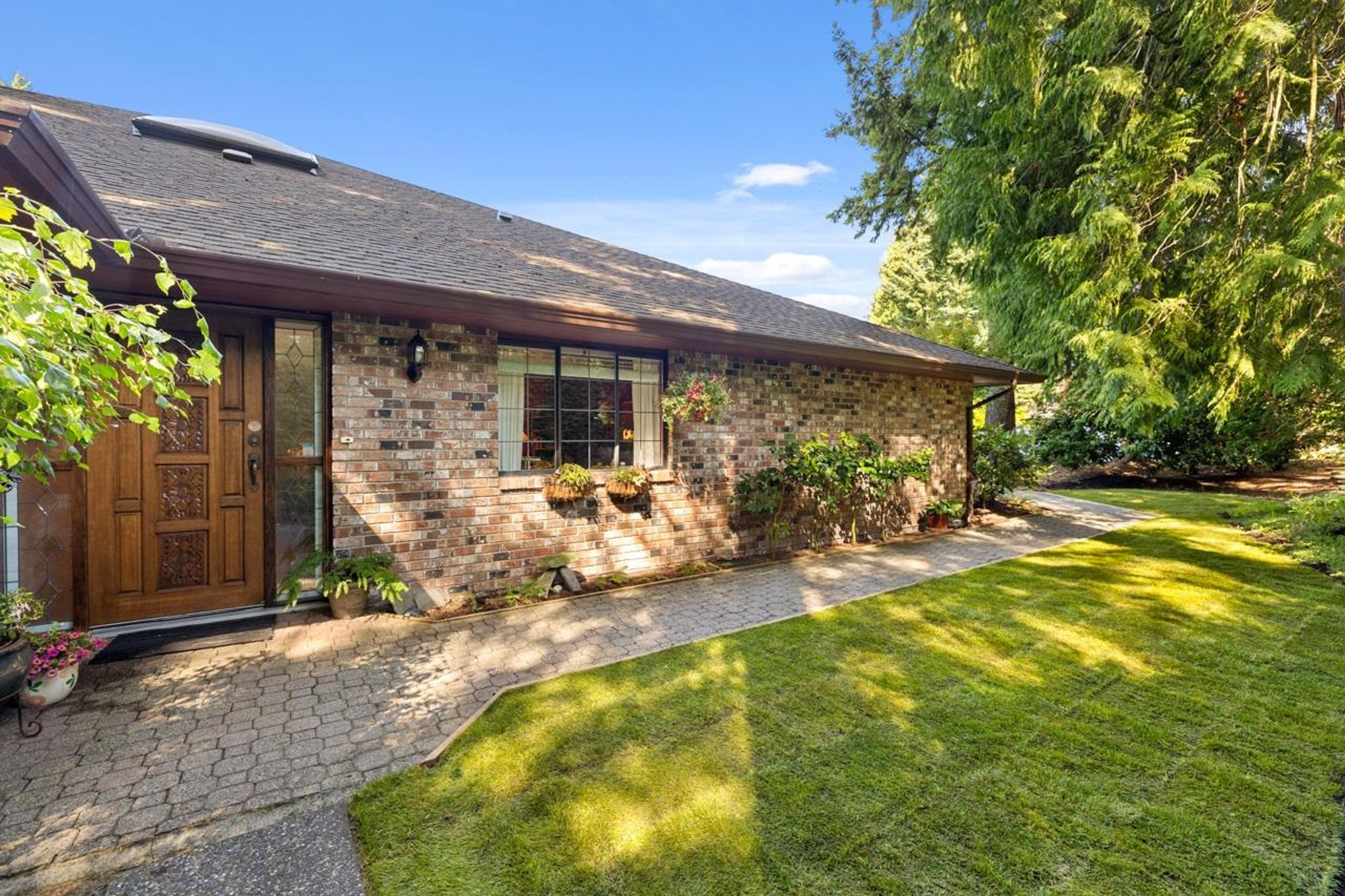 1725 Southmere Crescent, Surrey - Exteriors - Photo 6