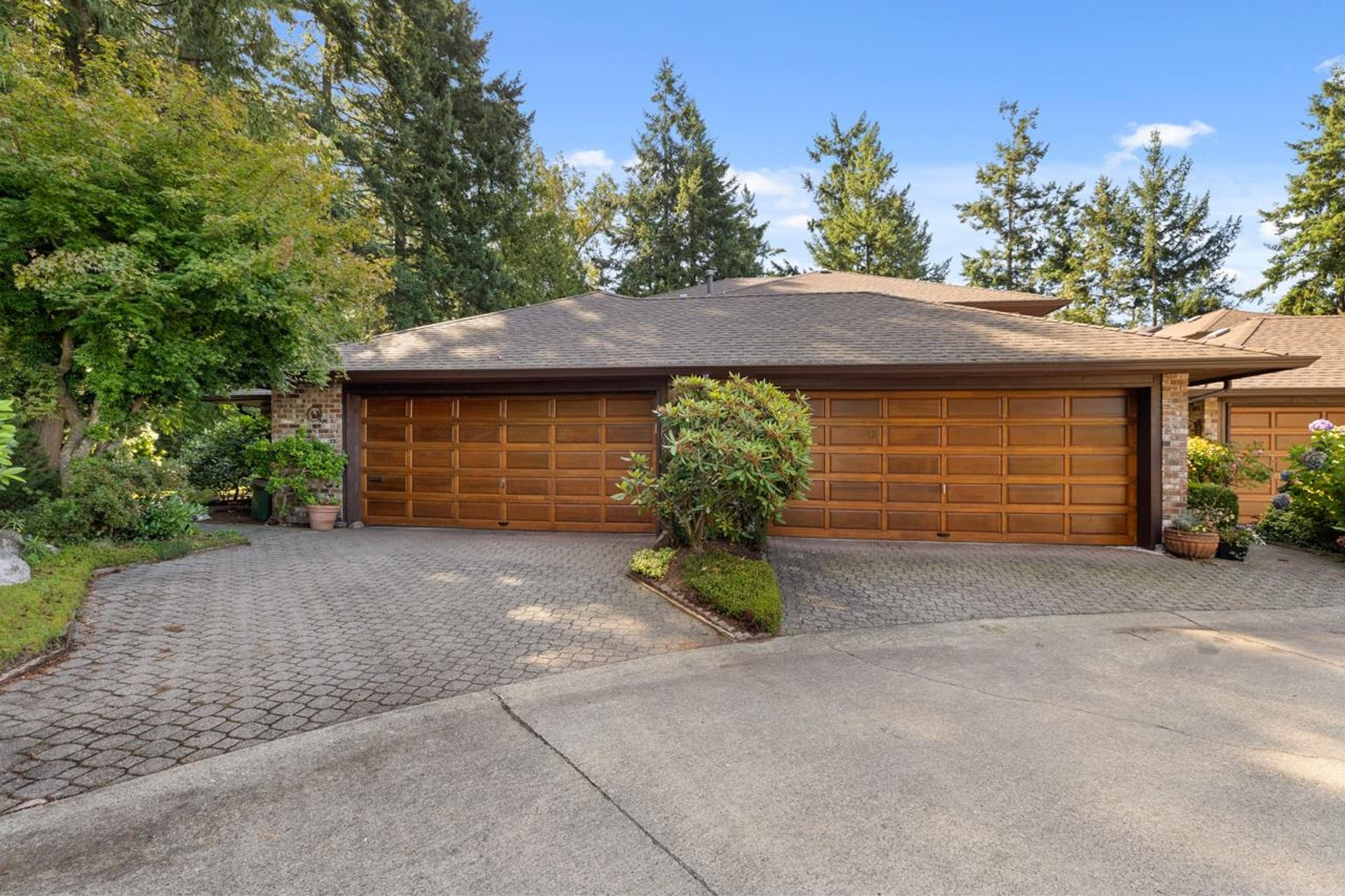 1725 Southmere Crescent, Surrey - Exteriors - Photo 11